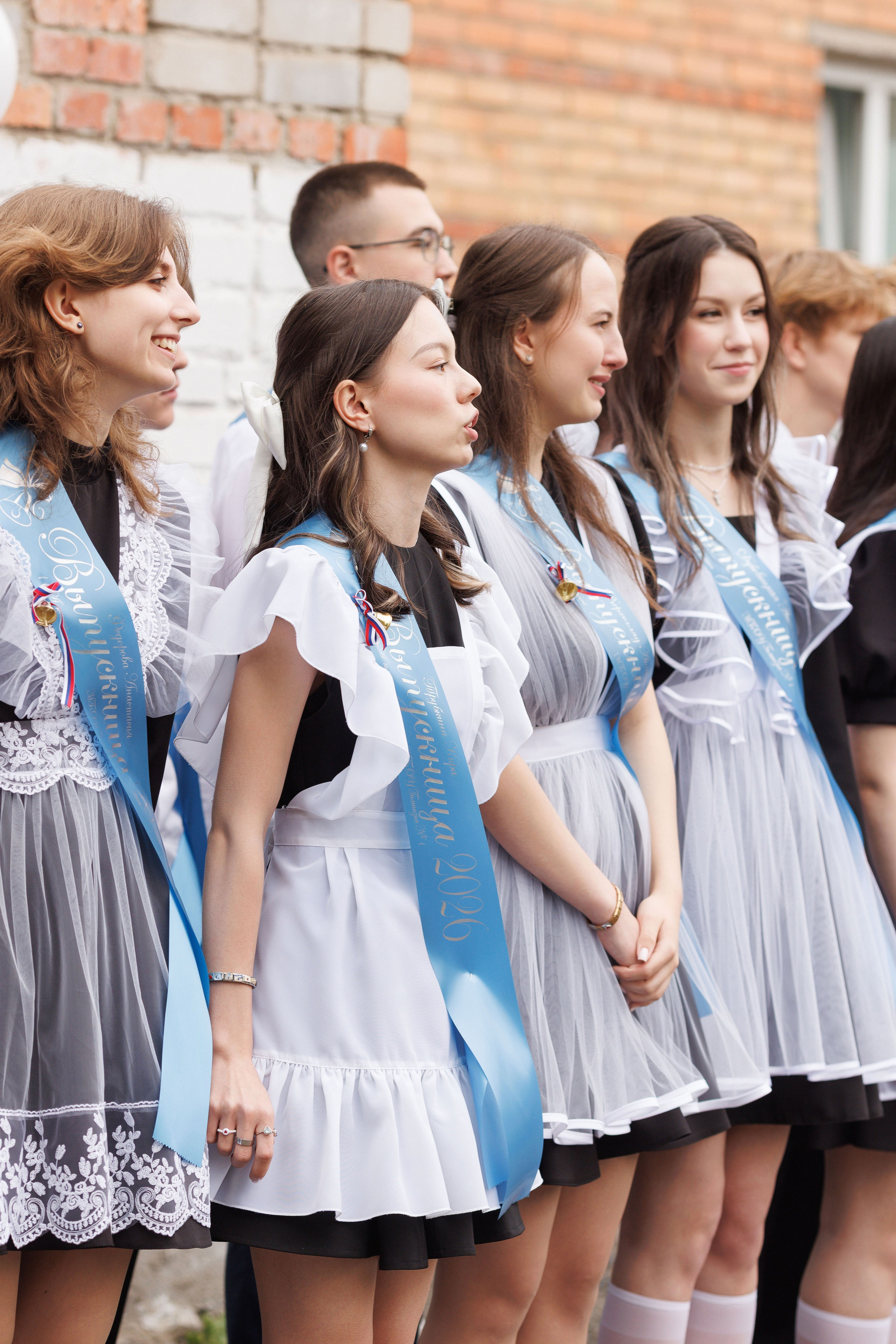 Последний звонок Гимназия Артем. Photoalbum-vl.ru