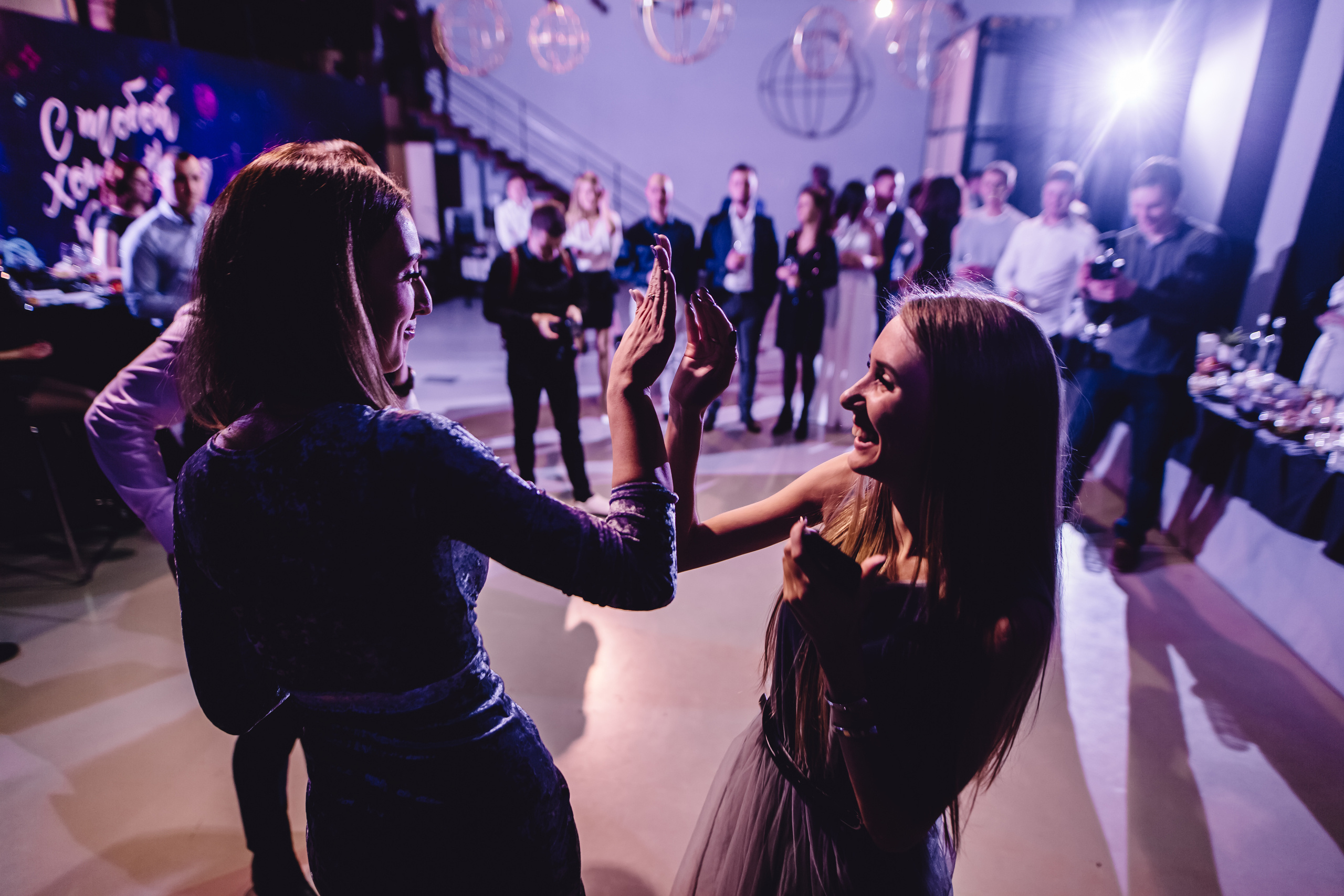 Фуршетная шаферская свадьба в Красноярске. Свадебный фотограф-видеограф в Красноярске Евгений Константинопольский