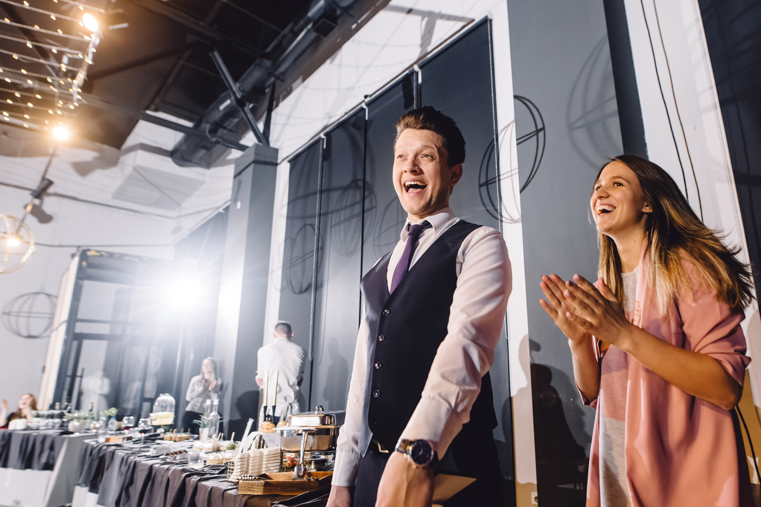 Фуршетная шаферская свадьба в Красноярске. Свадебный фотограф-видеограф в Красноярске Евгений Константинопольский