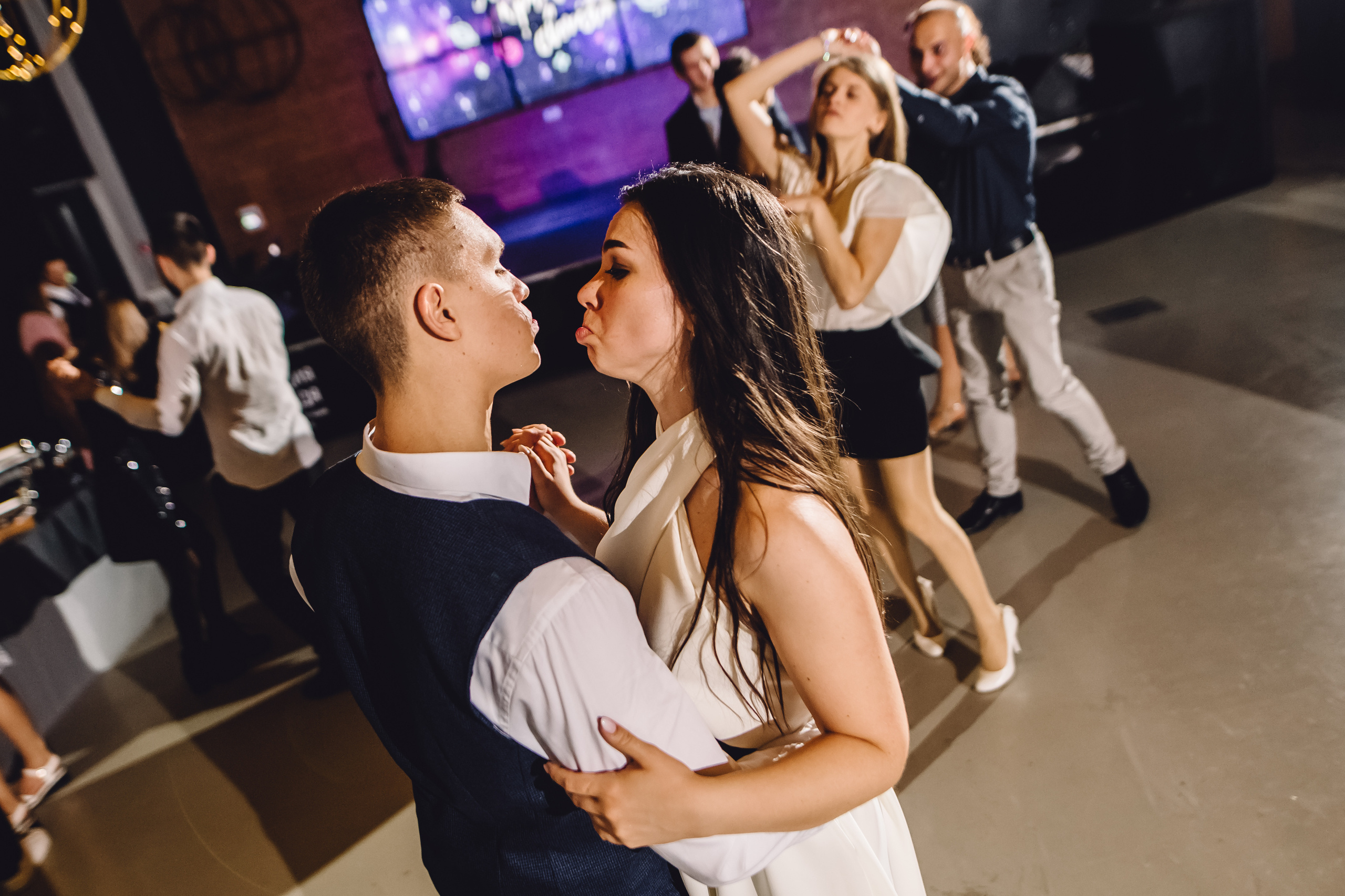 Фуршетная шаферская свадьба в Красноярске. Свадебный фотограф-видеограф в Красноярске Евгений Константинопольский