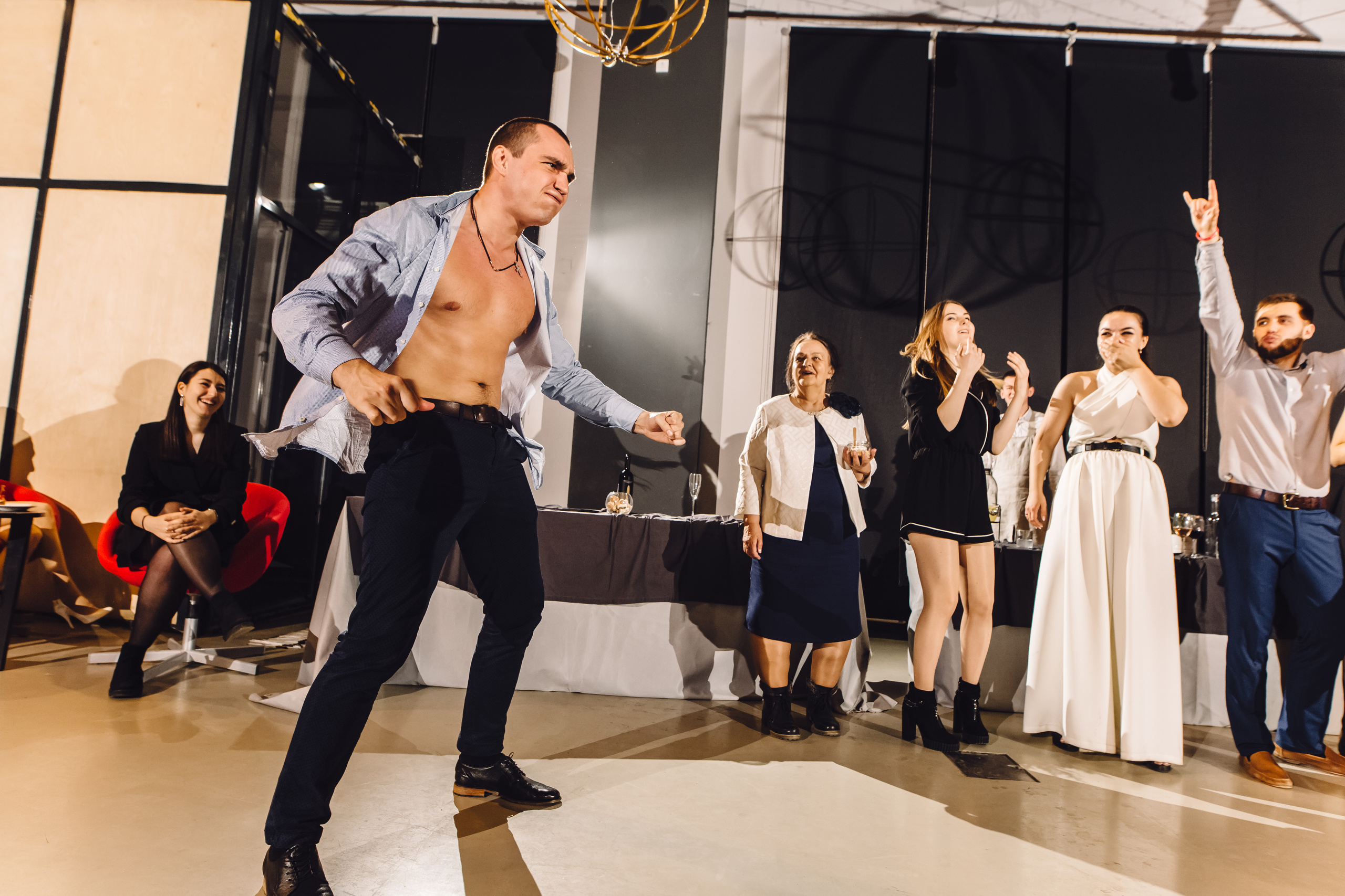 Фуршетная шаферская свадьба в Красноярске. Свадебный фотограф-видеограф в Красноярске Евгений Константинопольский