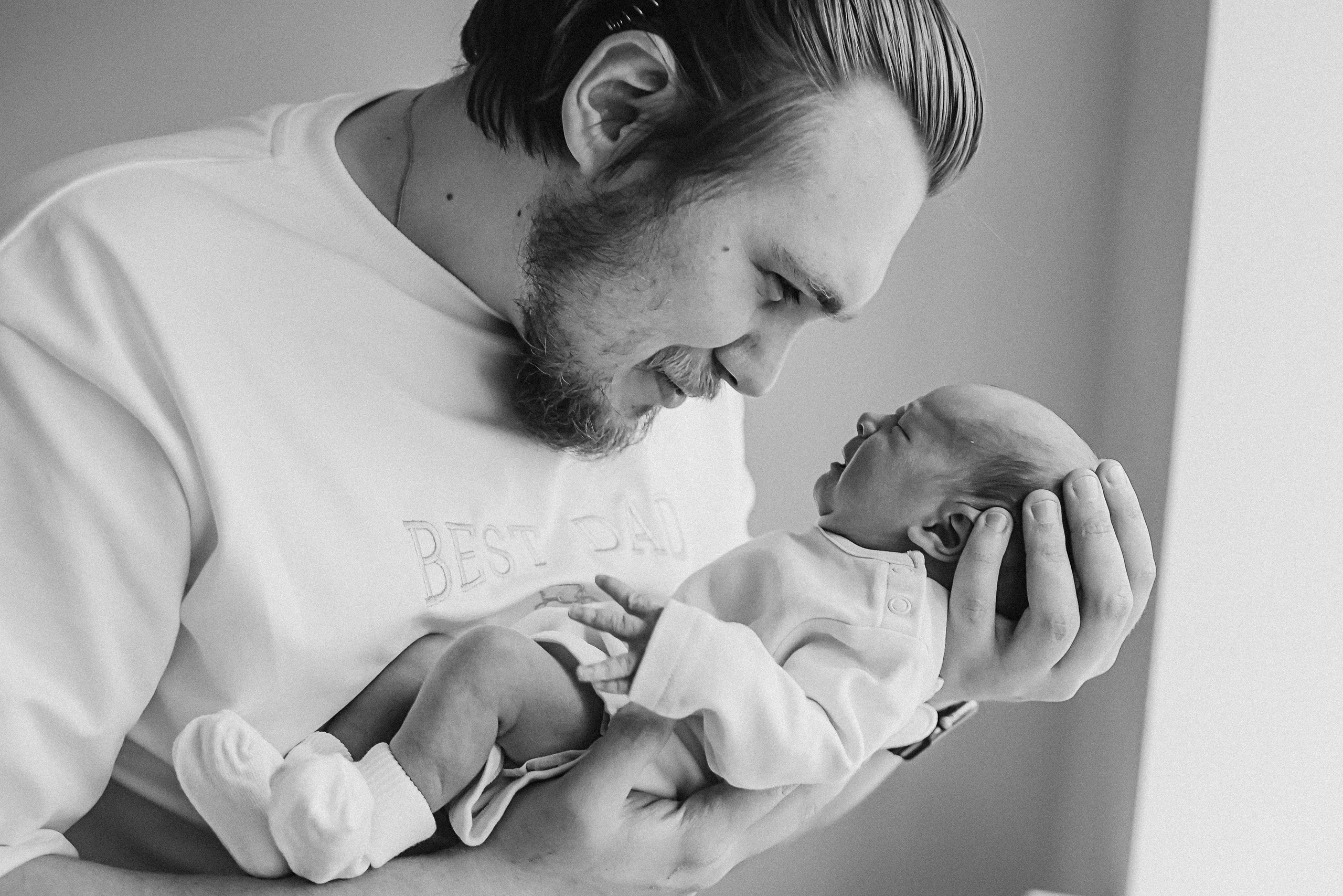 Выписка палата+внизу ПЦЭ. Семейный фотограф Тюмень, фотограф на роды Салмина Мария