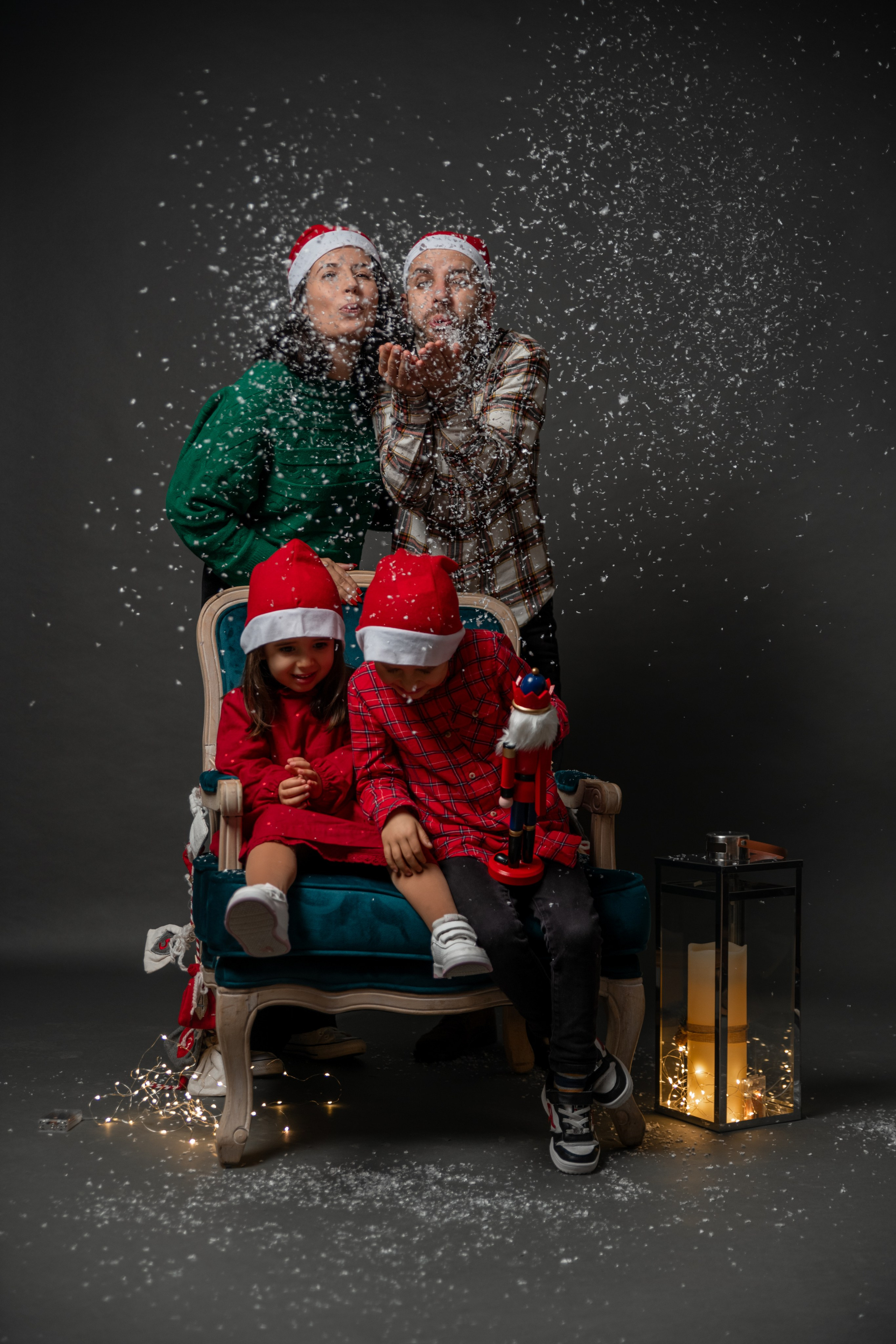 CATIA AND HER FAMILY. Anastasiia Antoniuk portrait, family and couple photographer, Portugal