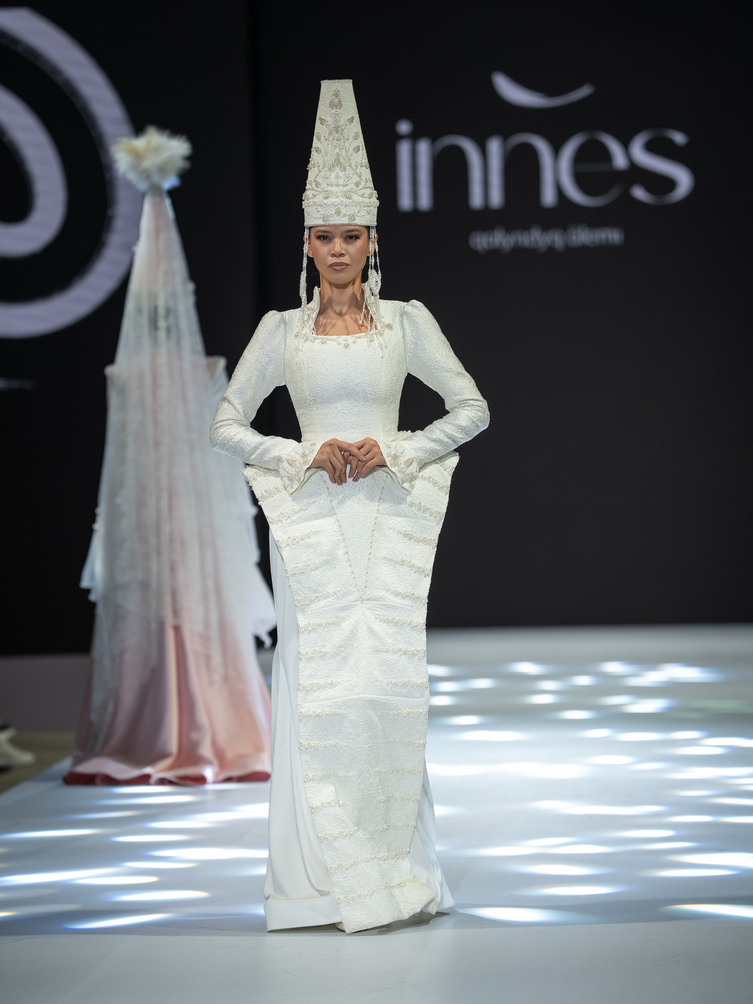 EURASIAN FASHION WEEK Innes. Сайт Алматинского НЮ АРТ, будуар и фэшн фотографа Дениса Карпенко
