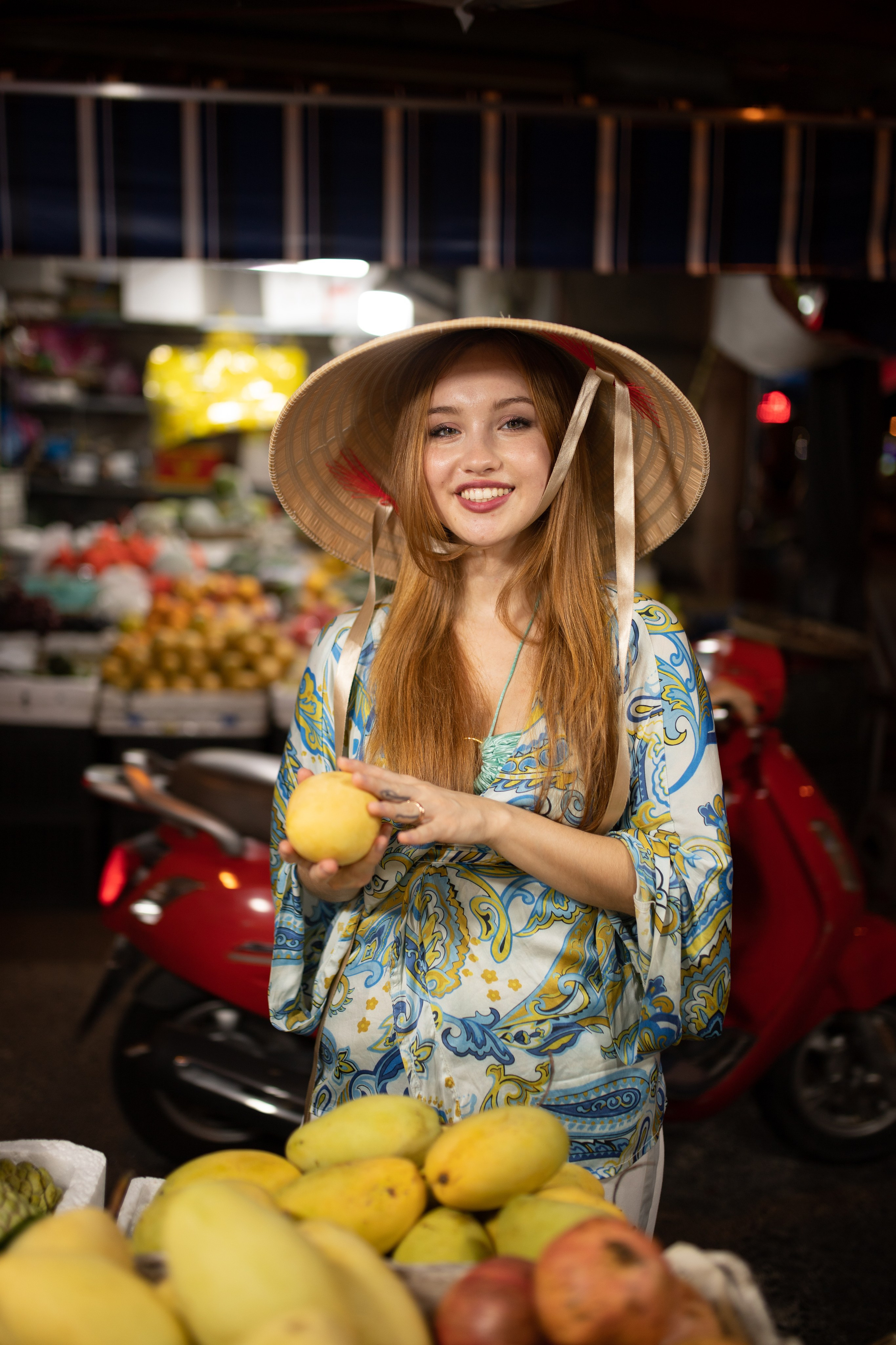 Елизавета на улицах Вьетнама. Главная