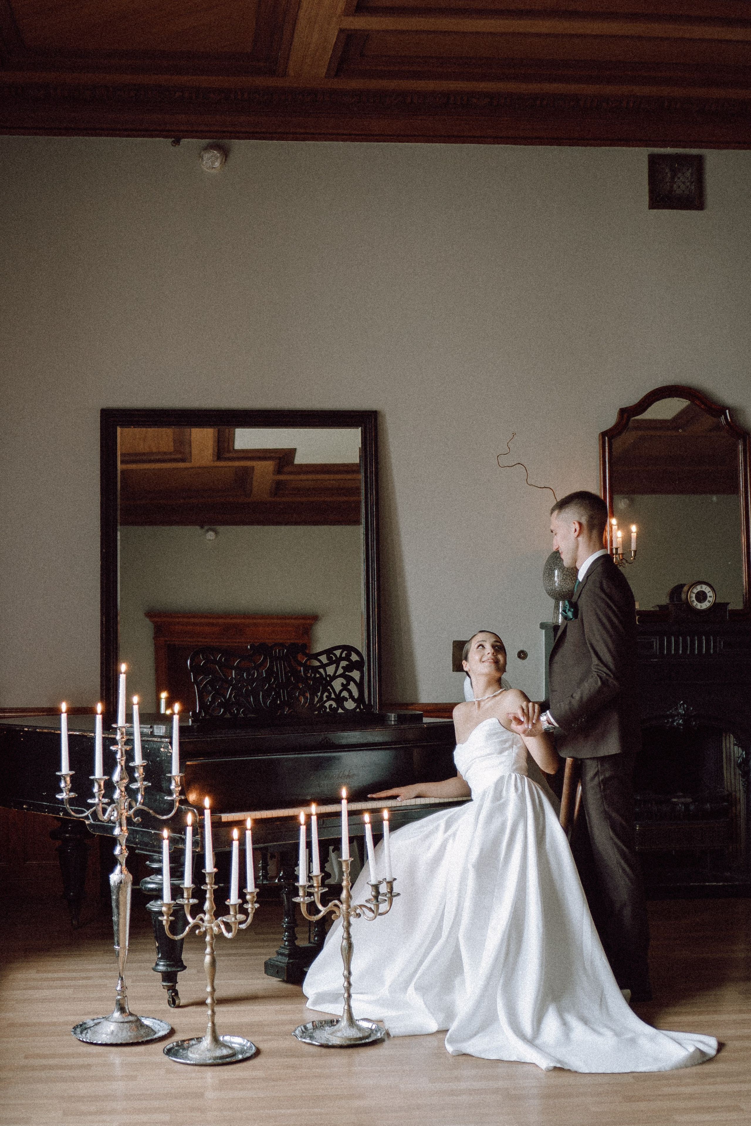 СВАДЕБНАЯ ПРОГУЛКА В САНТК-ПЕТЕРБУРГЕ (ИСАКИЕВСКИЙ СОБОР, ЗИМНЯЯ КАНАВКА, ЭРМИТАЖ И БОЛЬШАЯ МОРСКАЯ УЛИЦА). Профессиональный фотограф, Санкт-Петербург — Виктория Богомолова