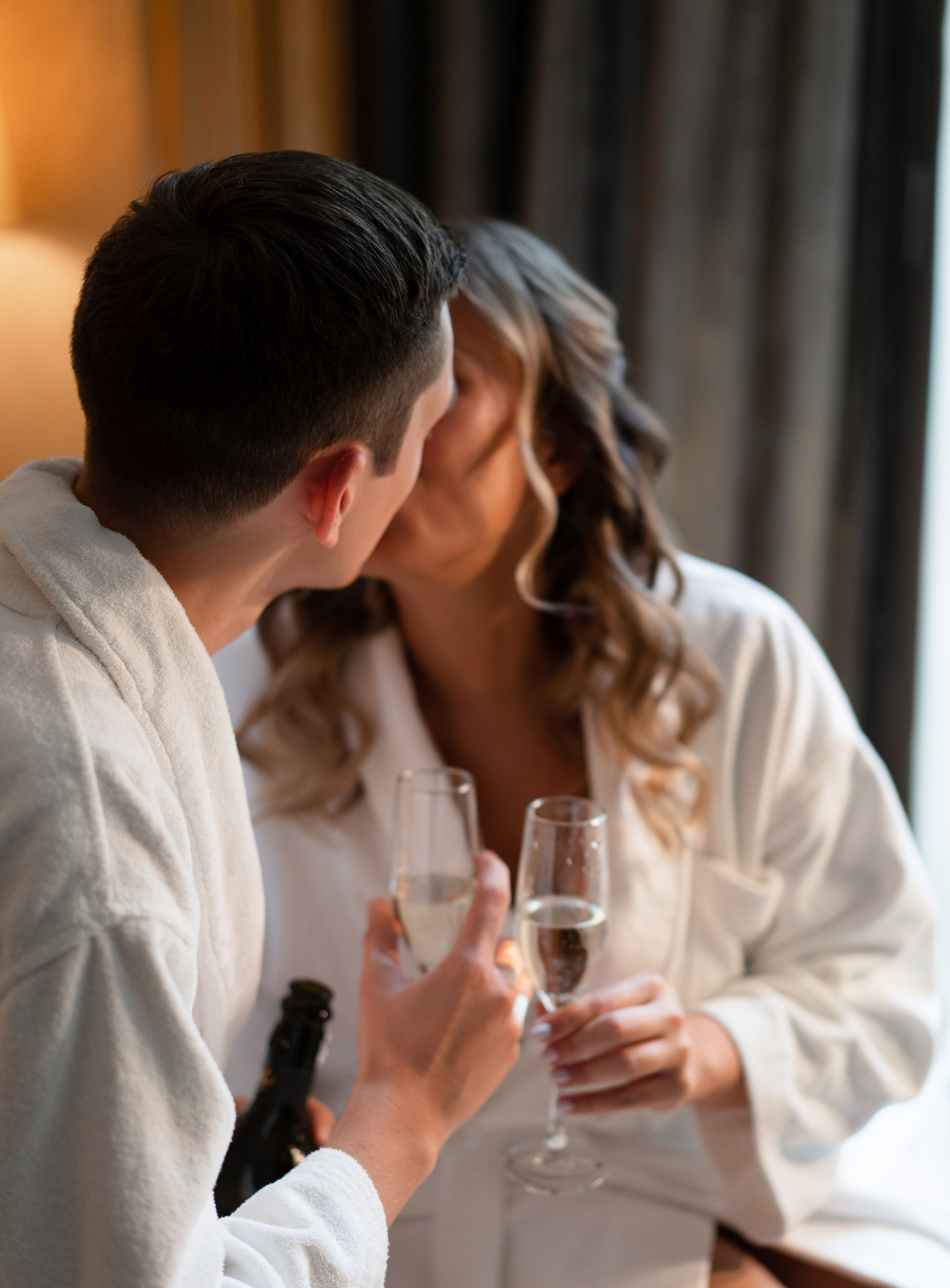 Свадебная фотосессия в отеле The St. Regis Moscow Nikolskaya. Свадебный фотограф Вера Климова