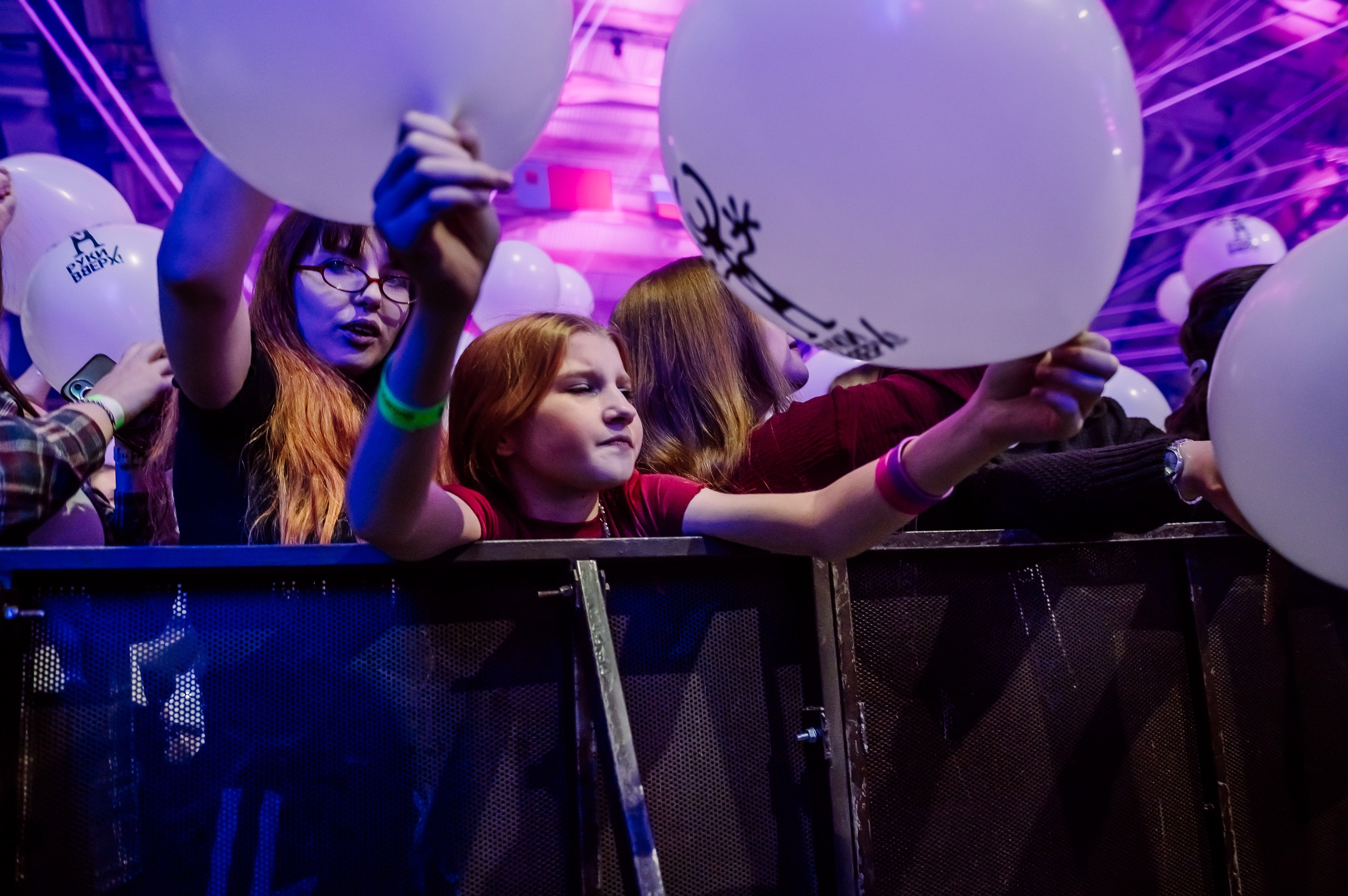 Руки вверх в Ледовом Дворце 15.11.2025. Детский фотограф, семейный фотограф и репортажи в Кемерово