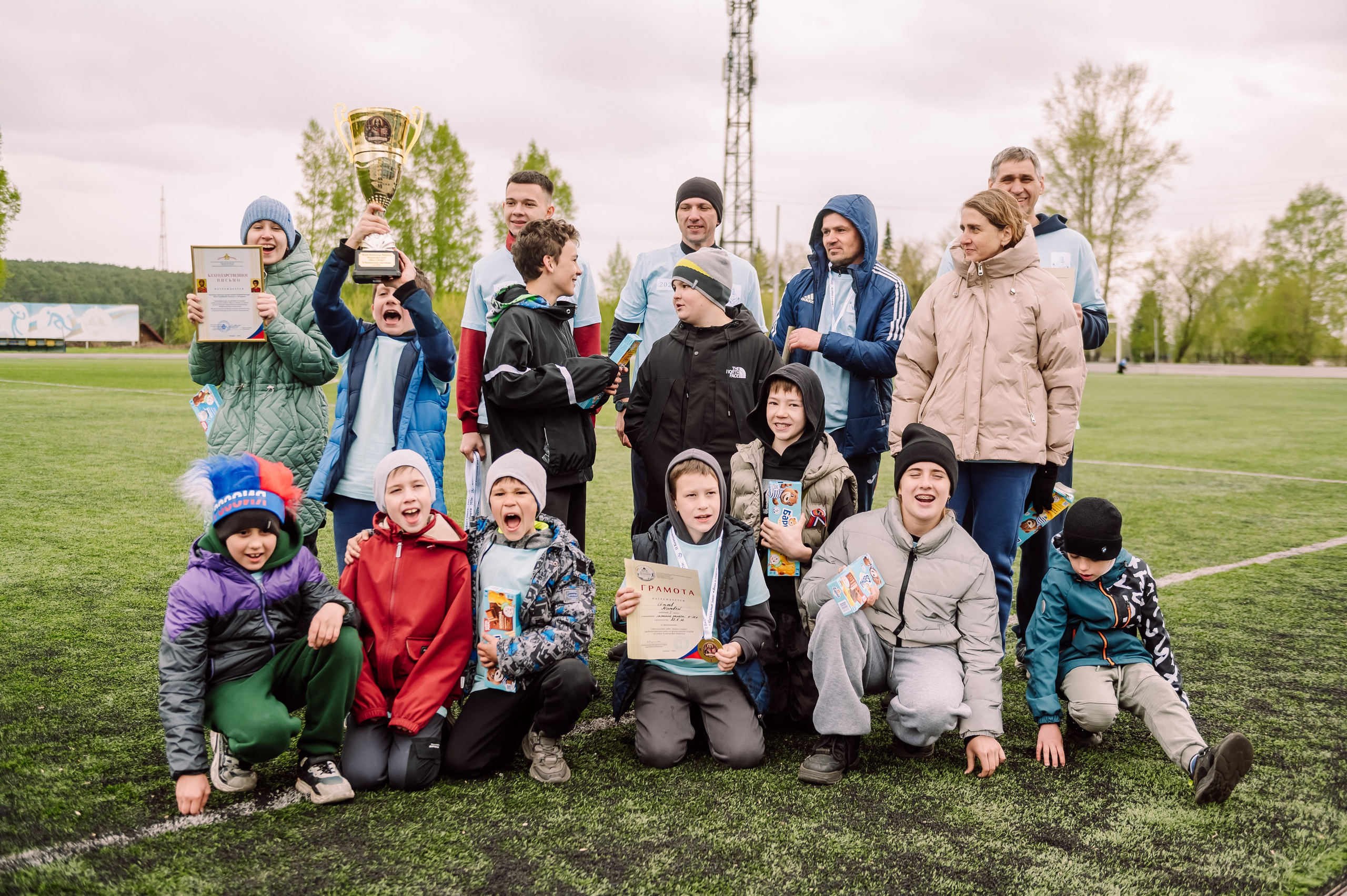 Пасхальный забег «Вера и Спорт» на стадионе Шахтёр. Детский фотограф, семейный фотограф и репортажи в Кемерово