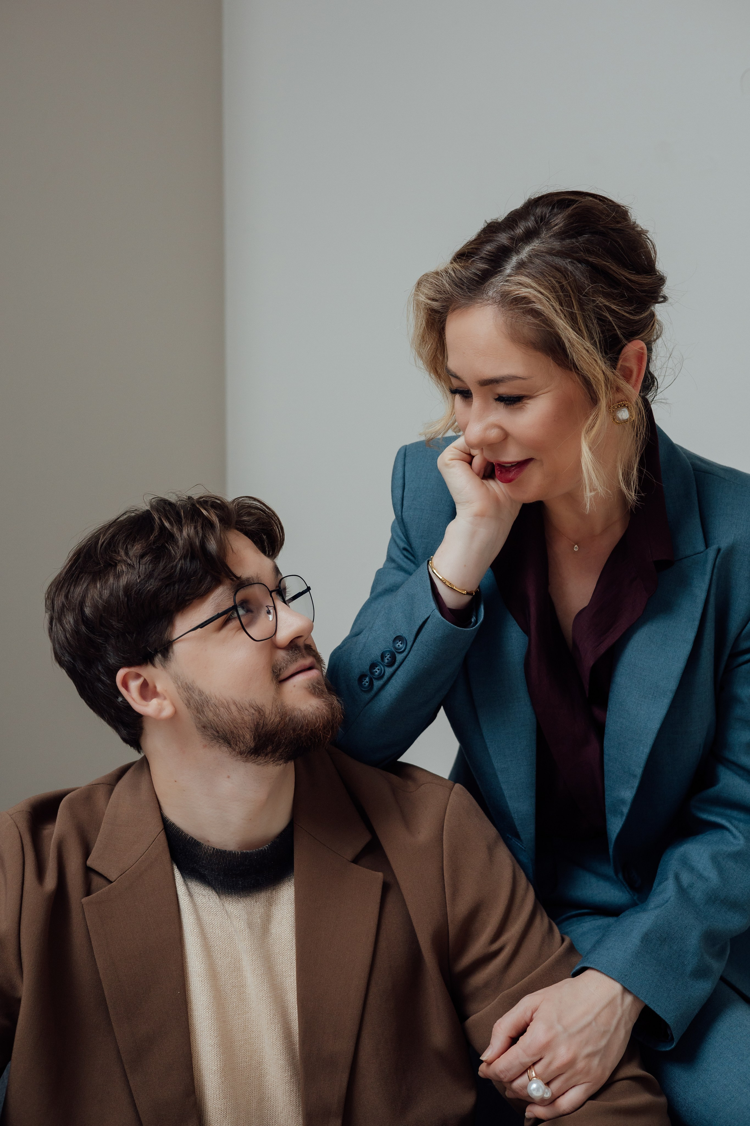 Юлия и Данила. «Пять граней силы». Семейная фотосессия мама и взрослый сын. Психолог, фотограф Мария Черницкая