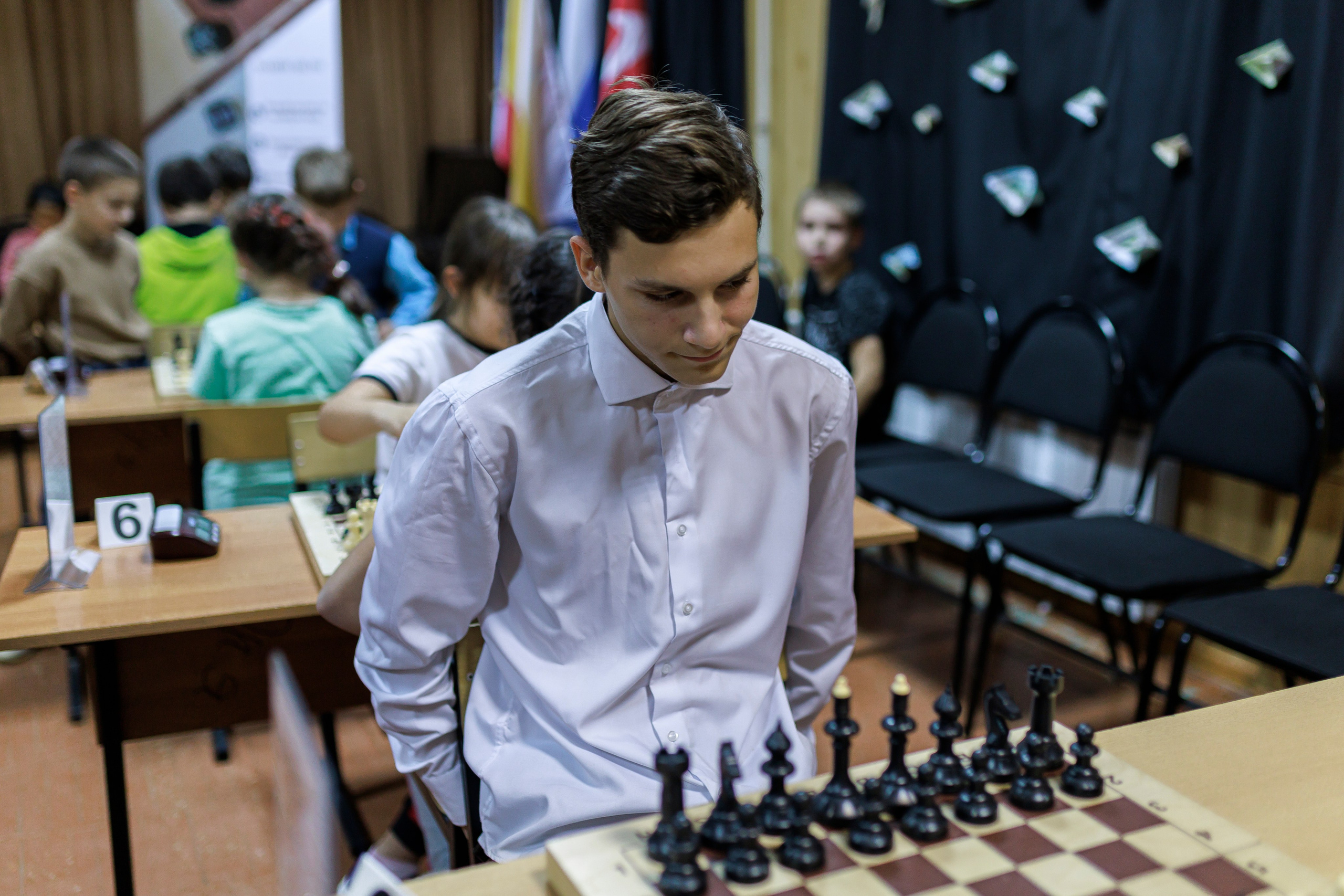 Репортажная сьёмка игры в шахматы в детском доме. Семейный и детский фотограф в Рязани Васюгова Мария