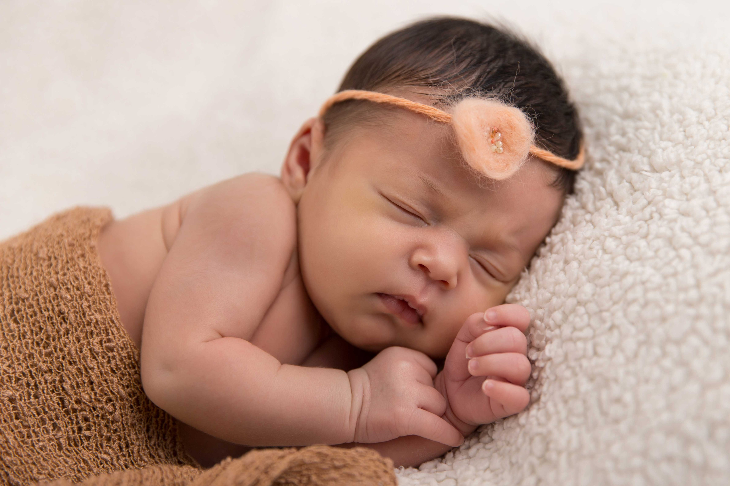 Новорожденные и младенцы. Фотостудия Алматы. Фотосъемка Алматы. Фотосессия Алматы. Фотокурсы. Обучение фотографии. Аренда студии