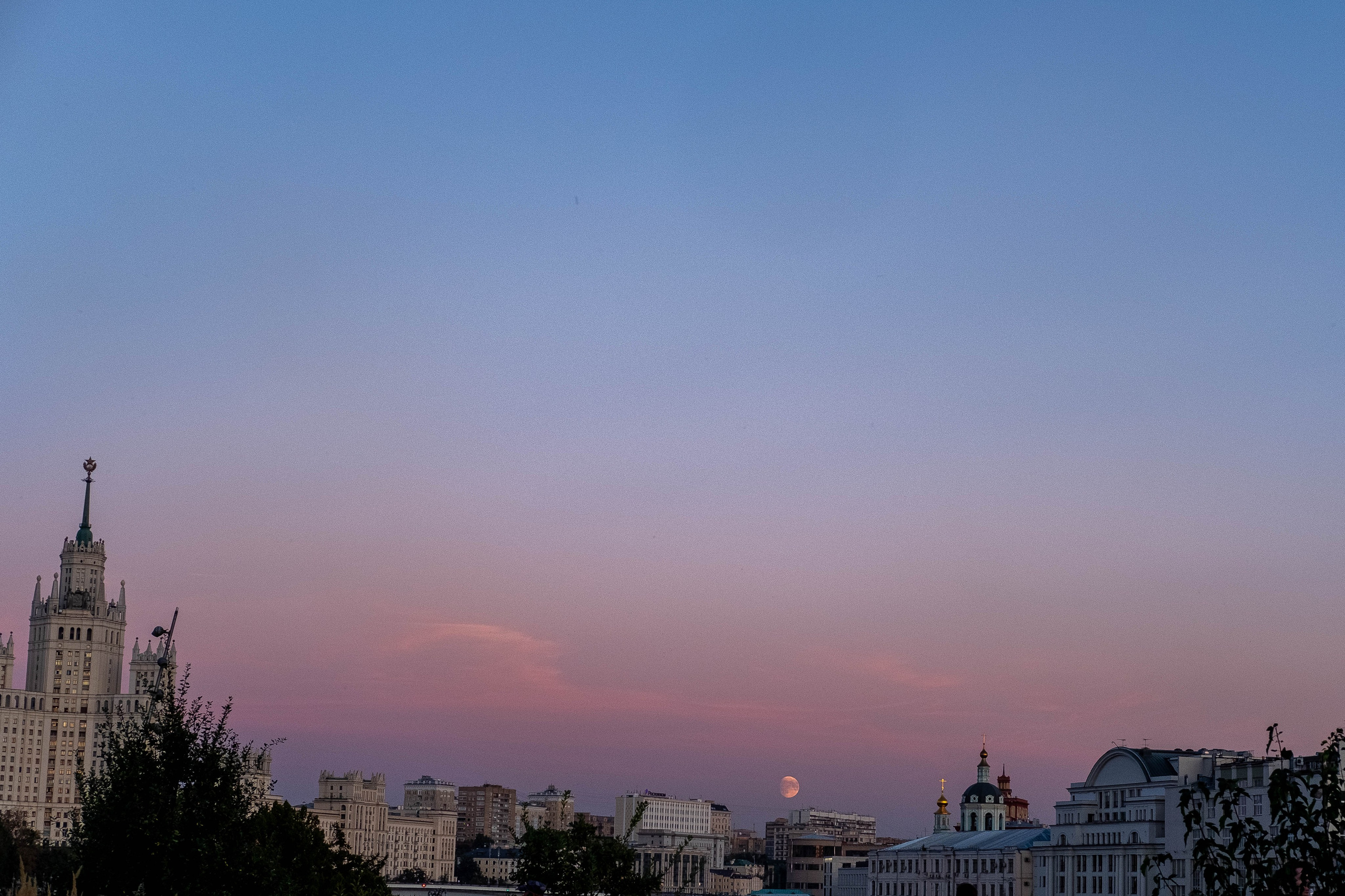 Москва 2024. Свадебный и семейный фотограф в Новосибирске, Санкт-Петербурге, Москве