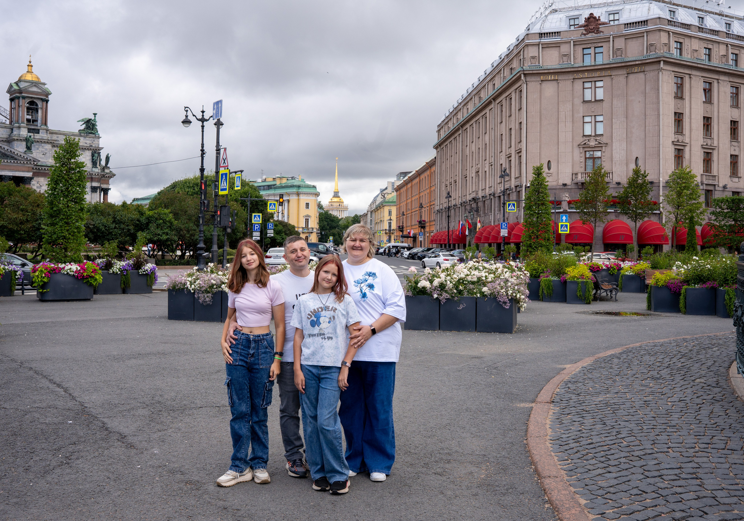 Семейная фотосессия по достопримечательностям Питера. Студийный и портретный фотограф в САНКТ-ПЕТЕРБУРГЕИрина Махаон