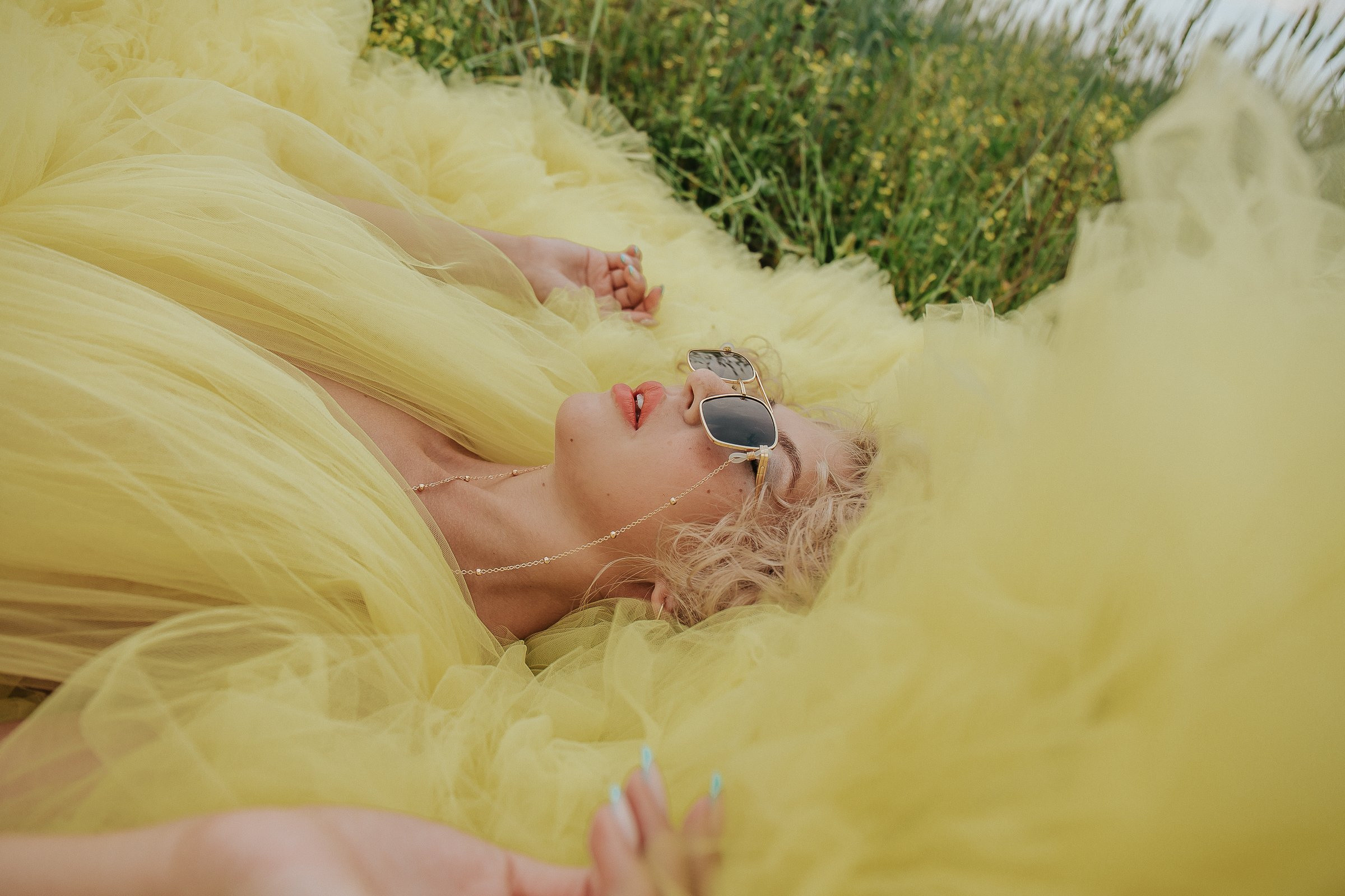 В поле. Для тех, кто не ждёт удачи, а создаёт её. Каждая фотосессия — это твой момент, твой стиль, твой успех. 📸