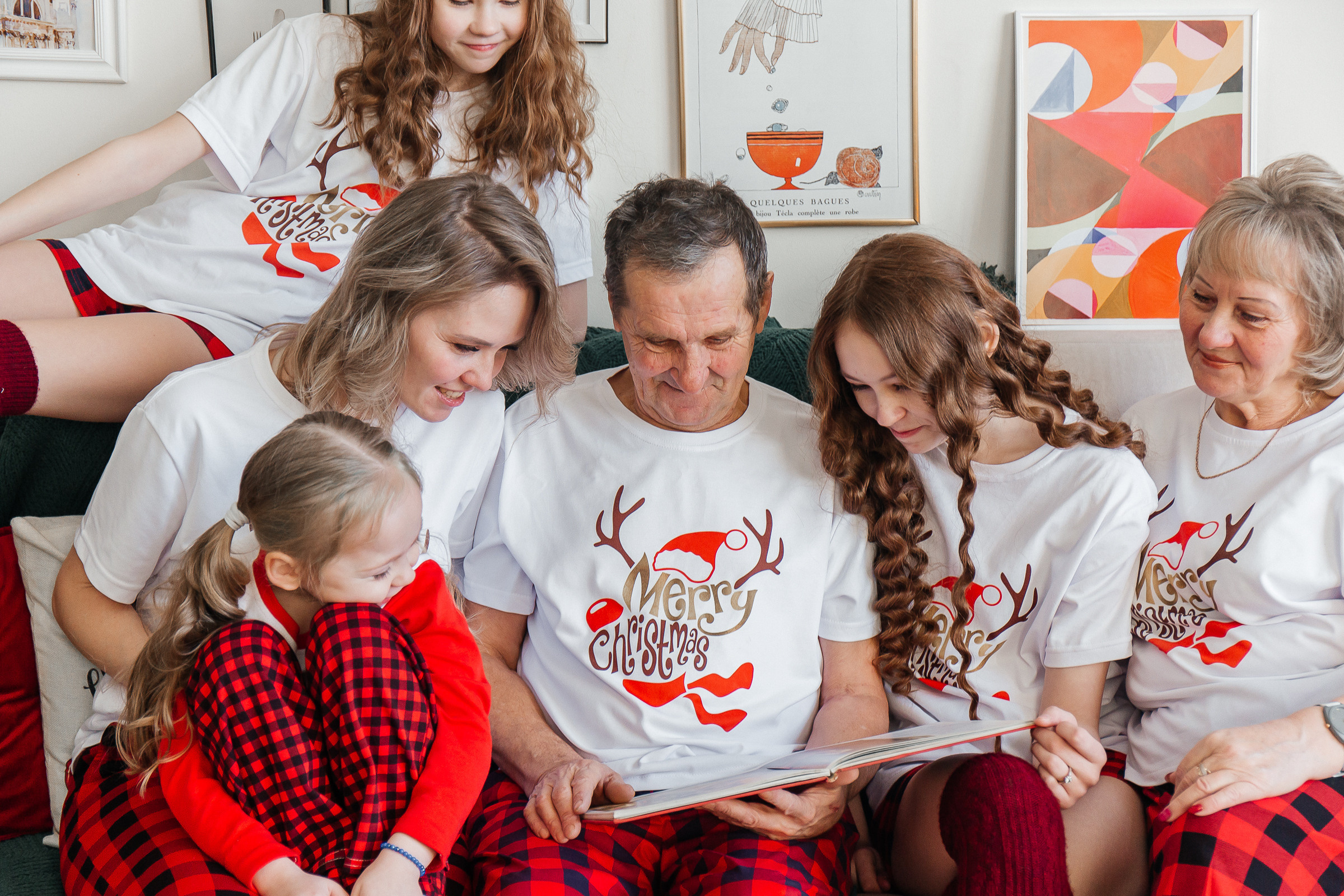 Новогодняя сказка. Для тех, кто не ждёт удачи, а создаёт её. Каждая фотосессия — это твой момент, твой стиль, твой успех. 📸