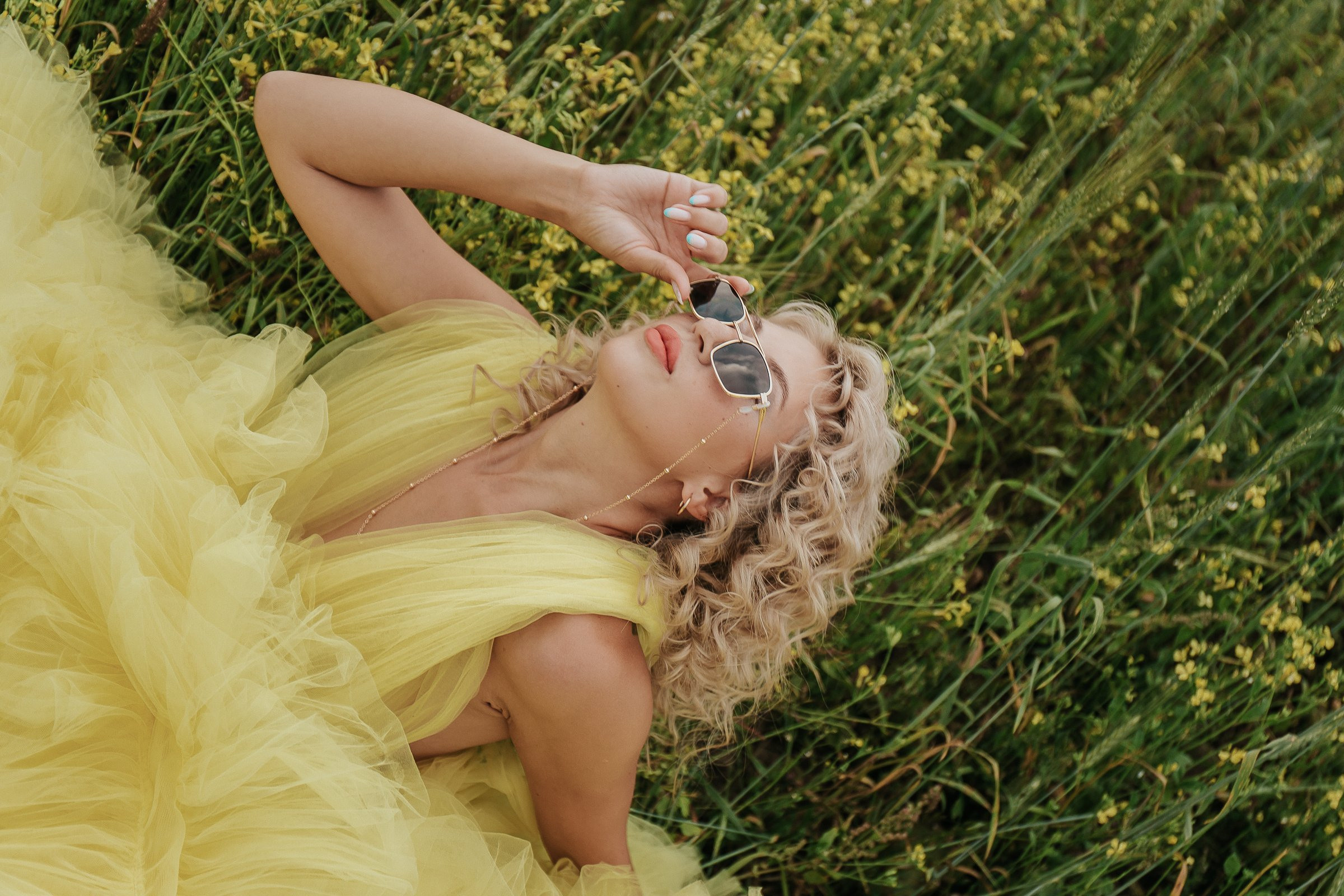 В поле. Для тех, кто не ждёт удачи, а создаёт её. Каждая фотосессия — это твой момент, твой стиль, твой успех. 📸