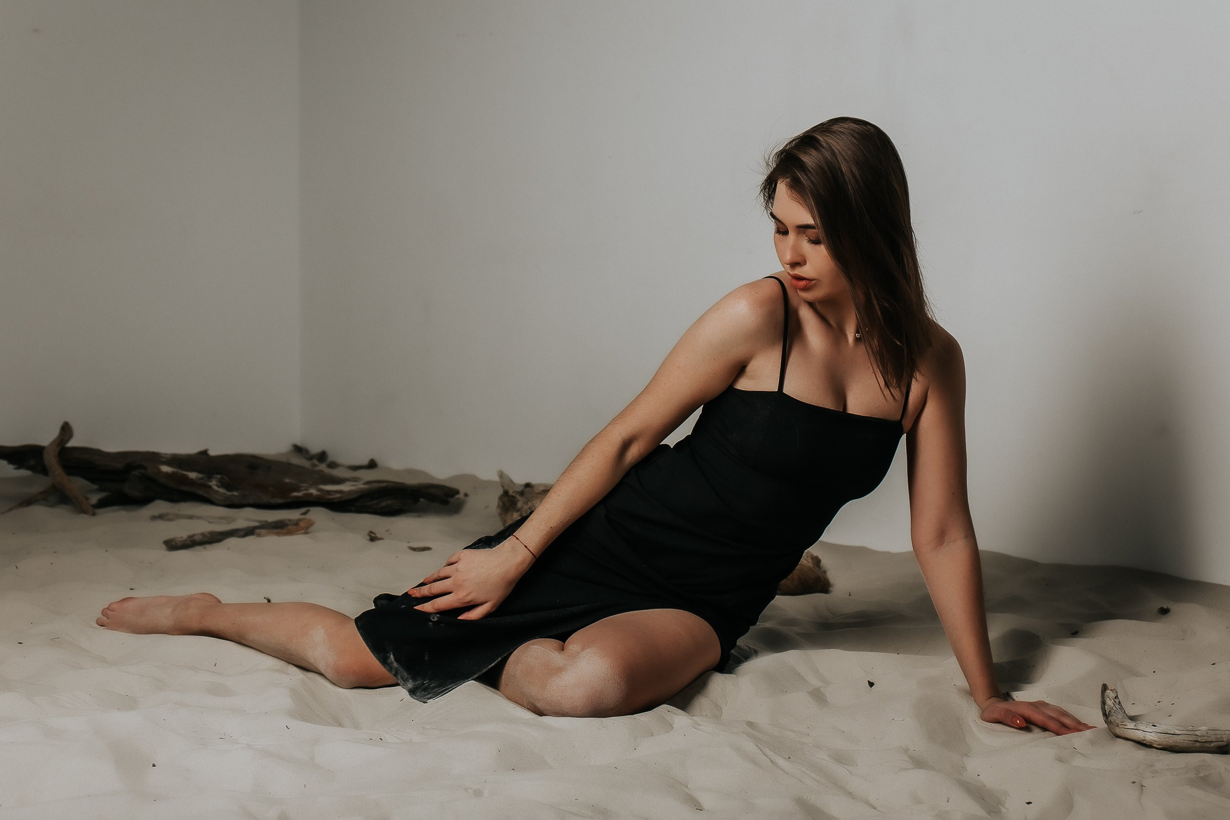 На песке. Для тех, кто не ждёт удачи, а создаёт её. Каждая фотосессия — это твой момент, твой стиль, твой успех. 📸