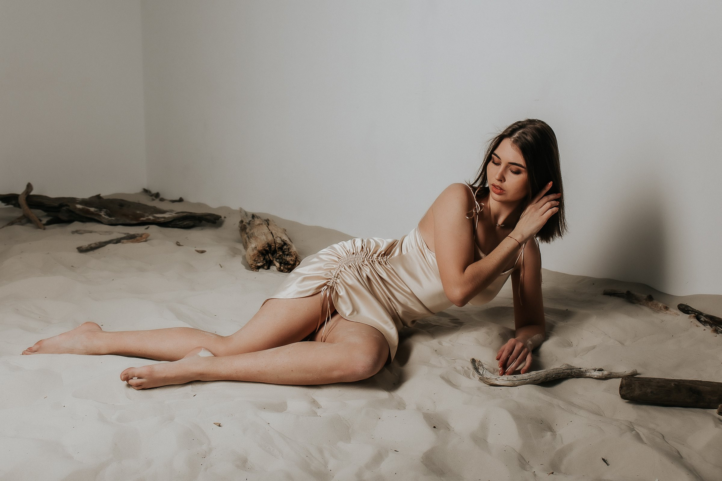 На песке. Для тех, кто не ждёт удачи, а создаёт её. Каждая фотосессия — это твой момент, твой стиль, твой успех. 📸