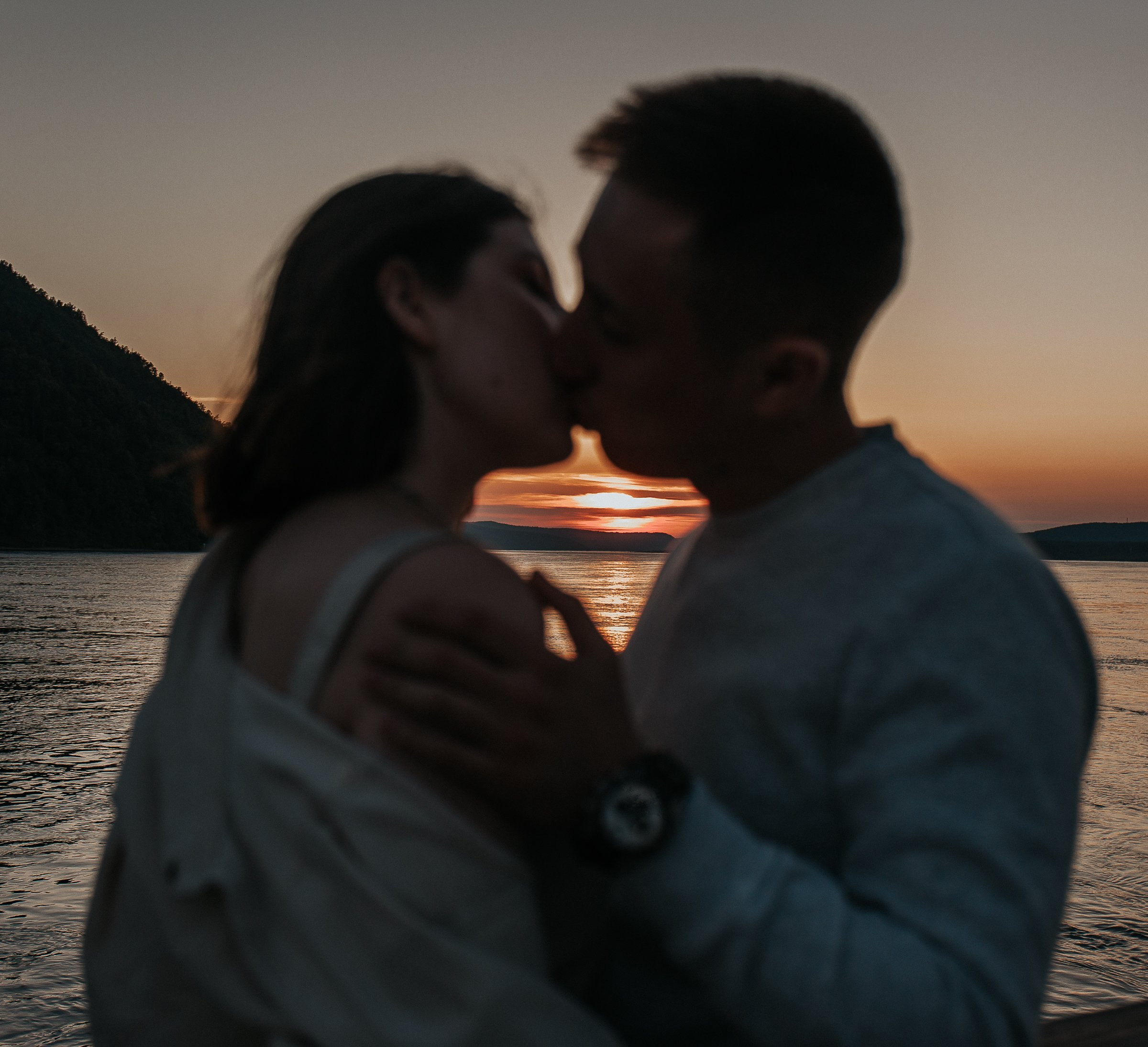 Закат. Для тех, кто не ждёт удачи, а создаёт её. Каждая фотосессия — это твой момент, твой стиль, твой успех. 📸