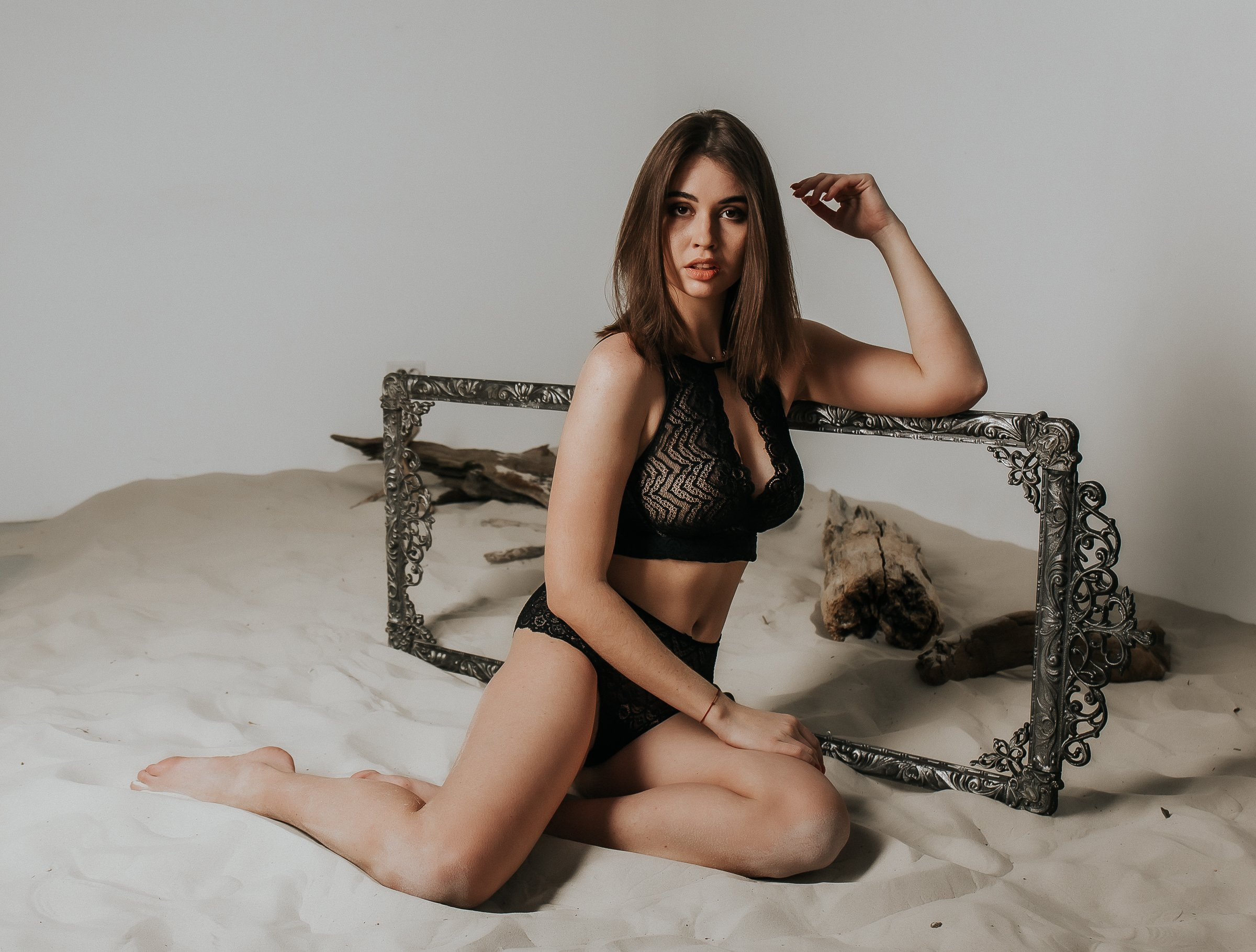 На песке. Для тех, кто не ждёт удачи, а создаёт её. Каждая фотосессия — это твой момент, твой стиль, твой успех. 📸