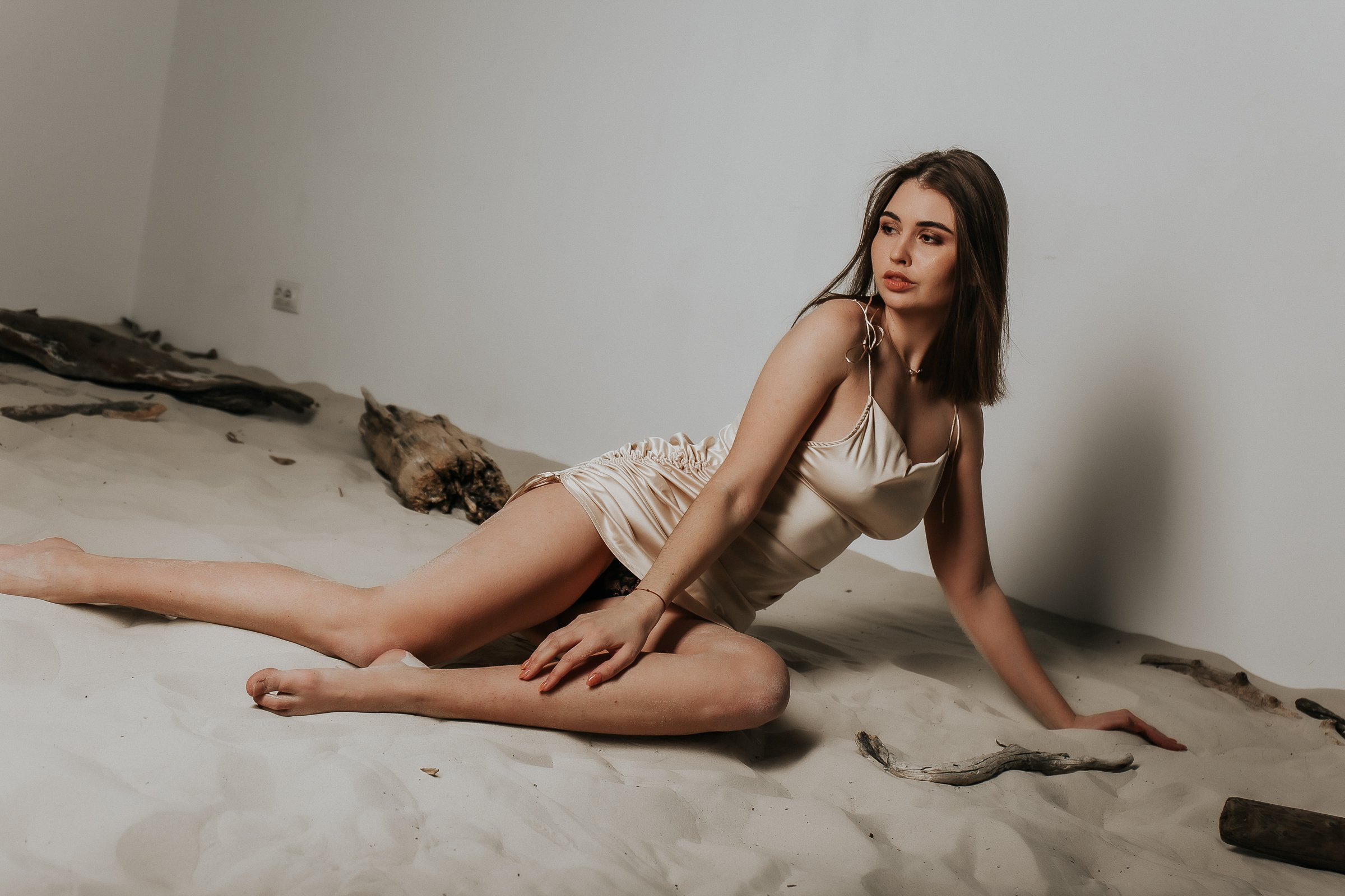 На песке. Для тех, кто не ждёт удачи, а создаёт её. Каждая фотосессия — это твой момент, твой стиль, твой успех. 📸