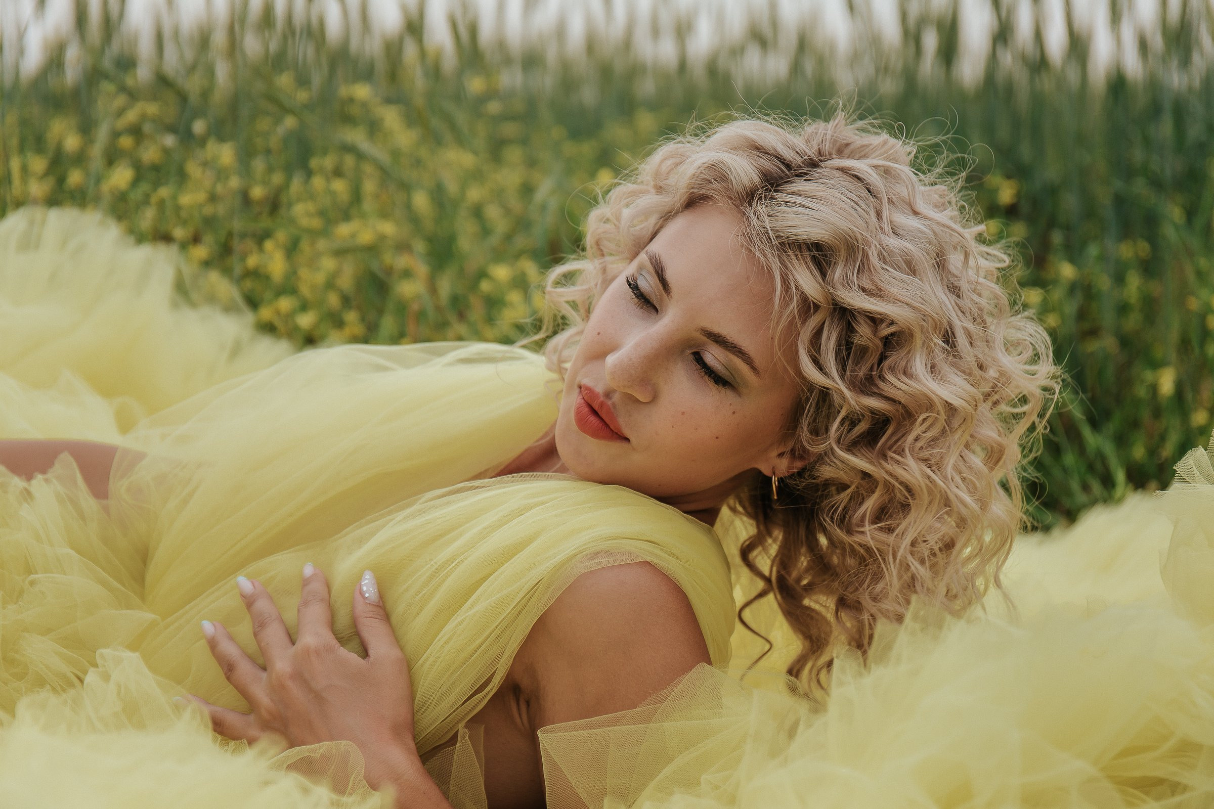 В поле. Для тех, кто не ждёт удачи, а создаёт её. Каждая фотосессия — это твой момент, твой стиль, твой успех. 📸