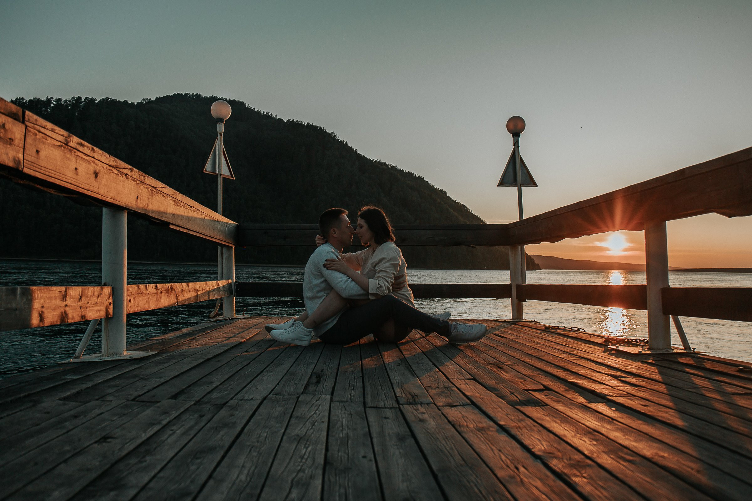 Закат. Для тех, кто не ждёт удачи, а создаёт её. Каждая фотосессия — это твой момент, твой стиль, твой успех. 📸