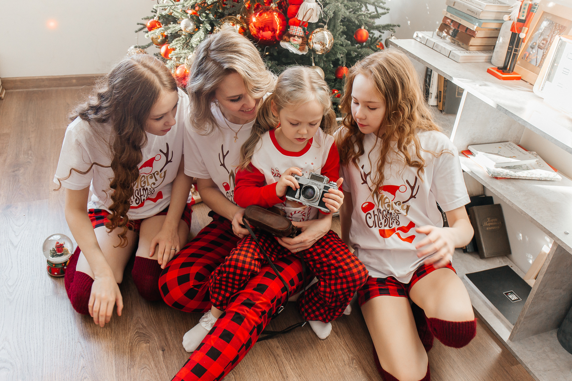 Новогодняя сказка. Для тех, кто не ждёт удачи, а создаёт её. Каждая фотосессия — это твой момент, твой стиль, твой успех. 📸