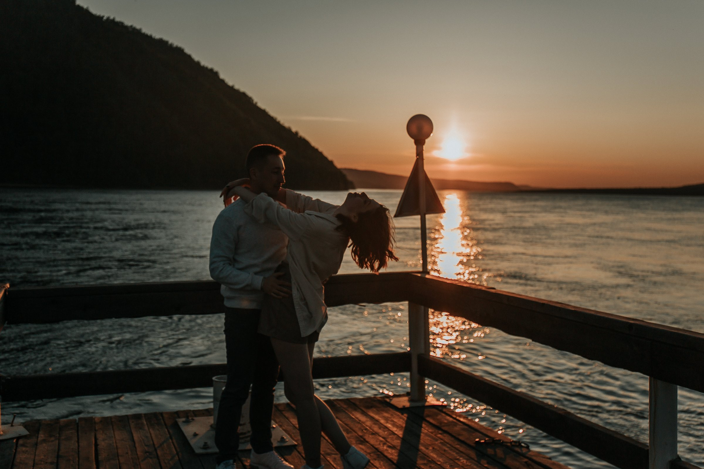 Закат. Для тех, кто не ждёт удачи, а создаёт её. Каждая фотосессия — это твой момент, твой стиль, твой успех. 📸