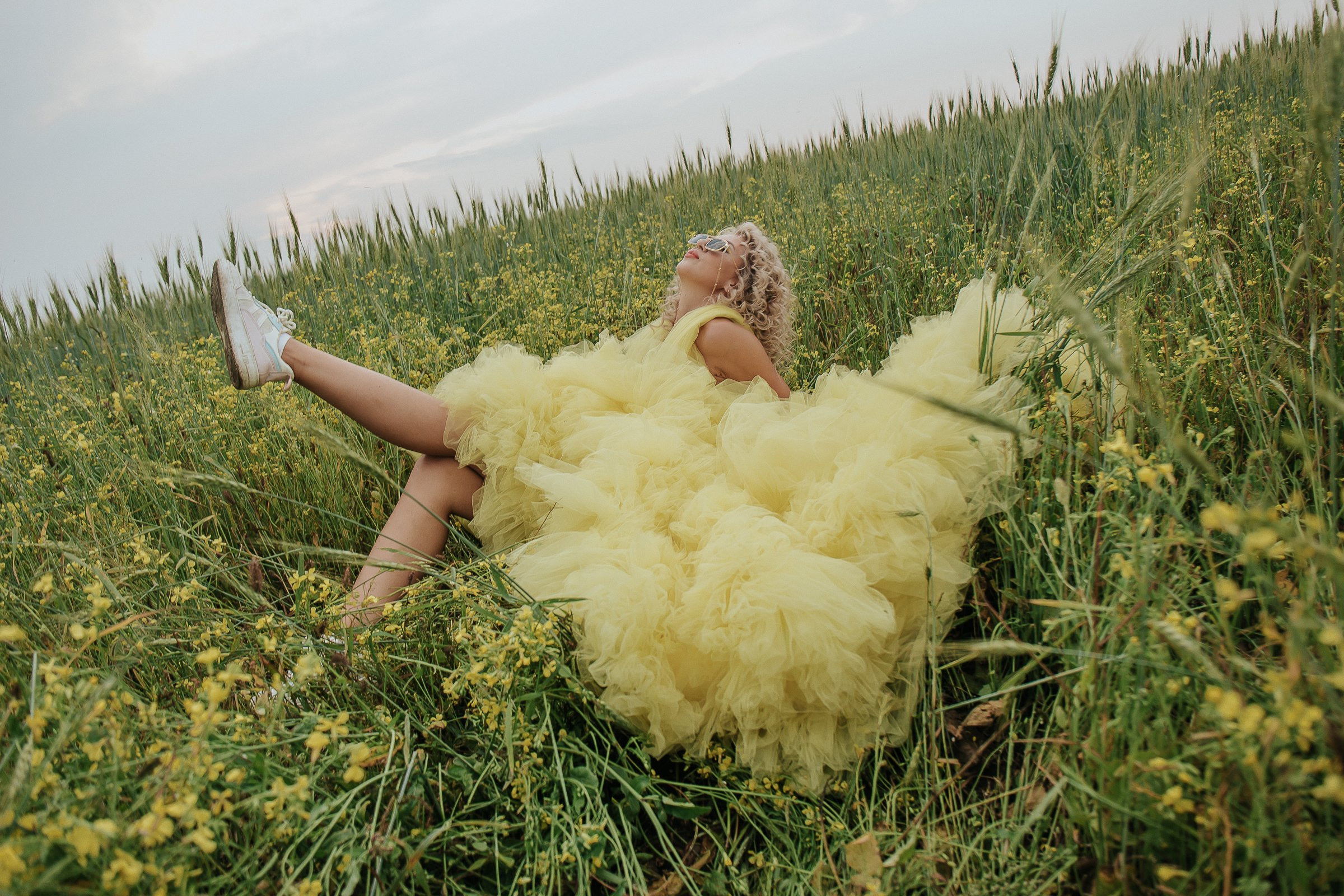 В поле. Для тех, кто не ждёт удачи, а создаёт её. Каждая фотосессия — это твой момент, твой стиль, твой успех. 📸