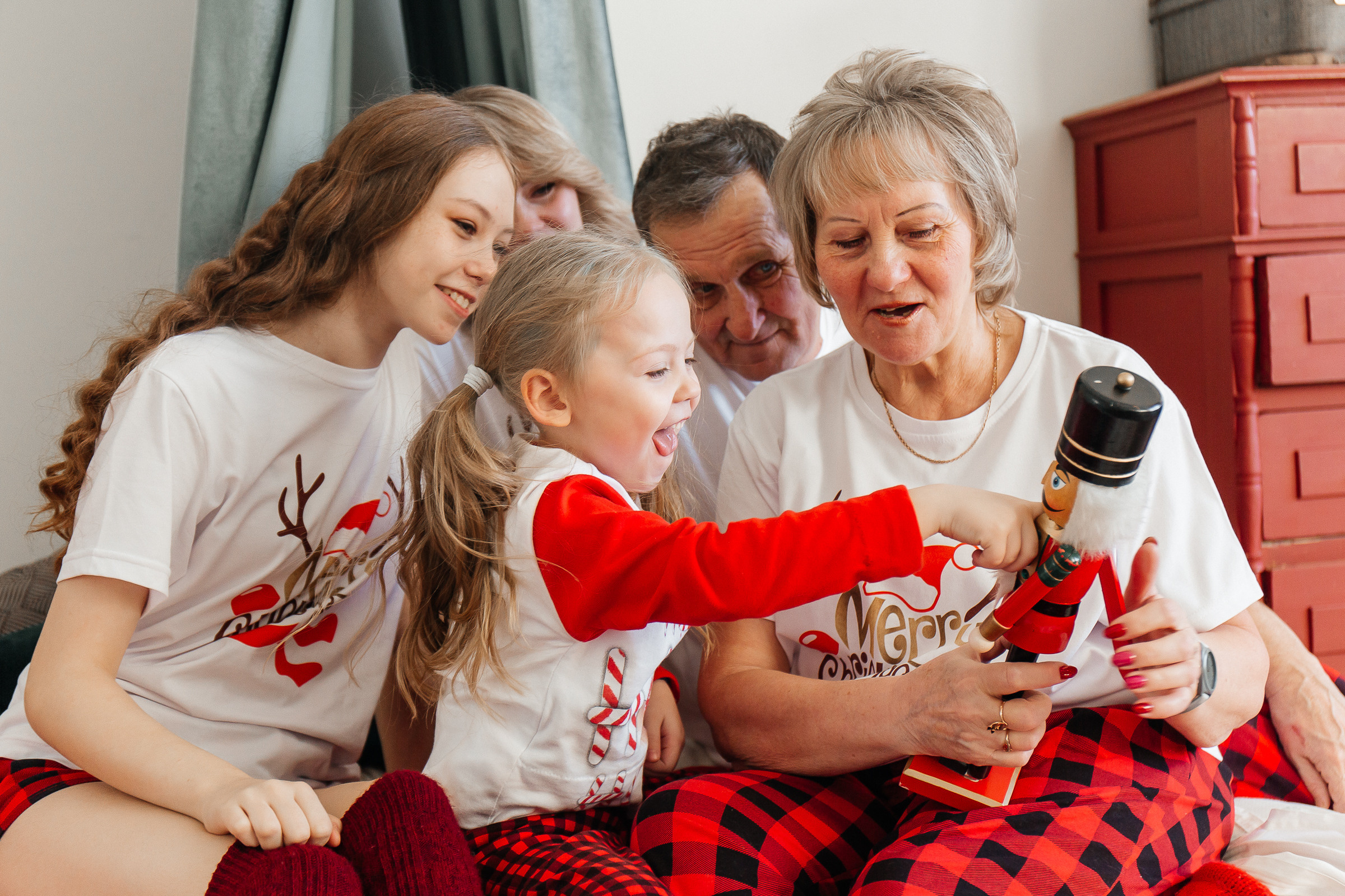 Новогодняя сказка. Для тех, кто не ждёт удачи, а создаёт её. Каждая фотосессия — это твой момент, твой стиль, твой успех. 📸