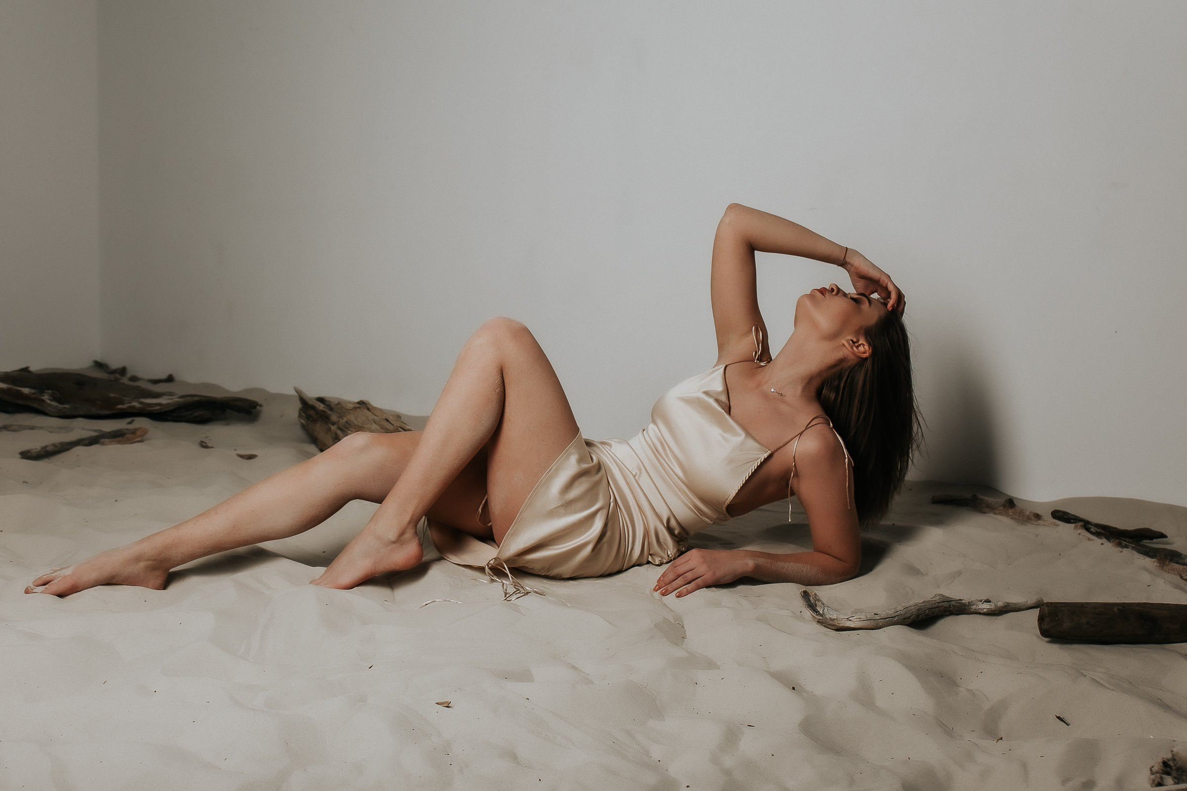 На песке. Для тех, кто не ждёт удачи, а создаёт её. Каждая фотосессия — это твой момент, твой стиль, твой успех. 📸