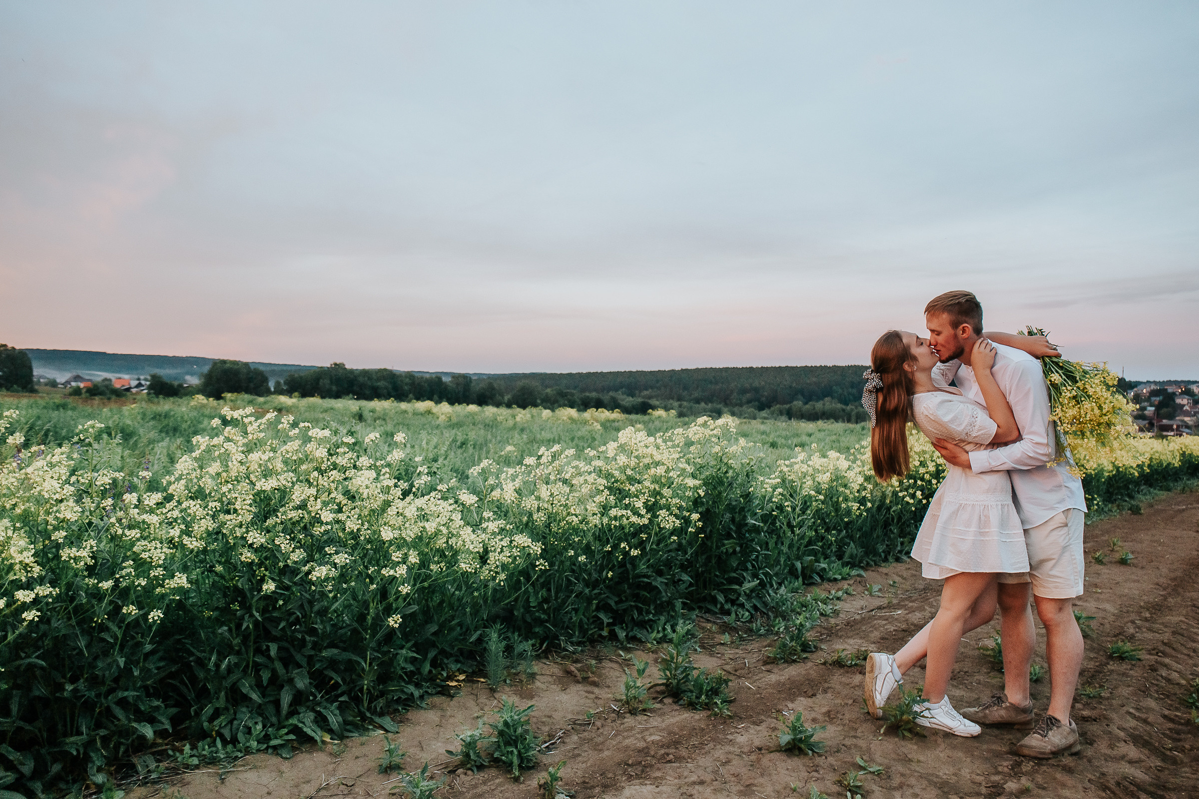 Закат. Для тех, кто не ждёт удачи, а создаёт её. Каждая фотосессия — это твой момент, твой стиль, твой успех. 📸