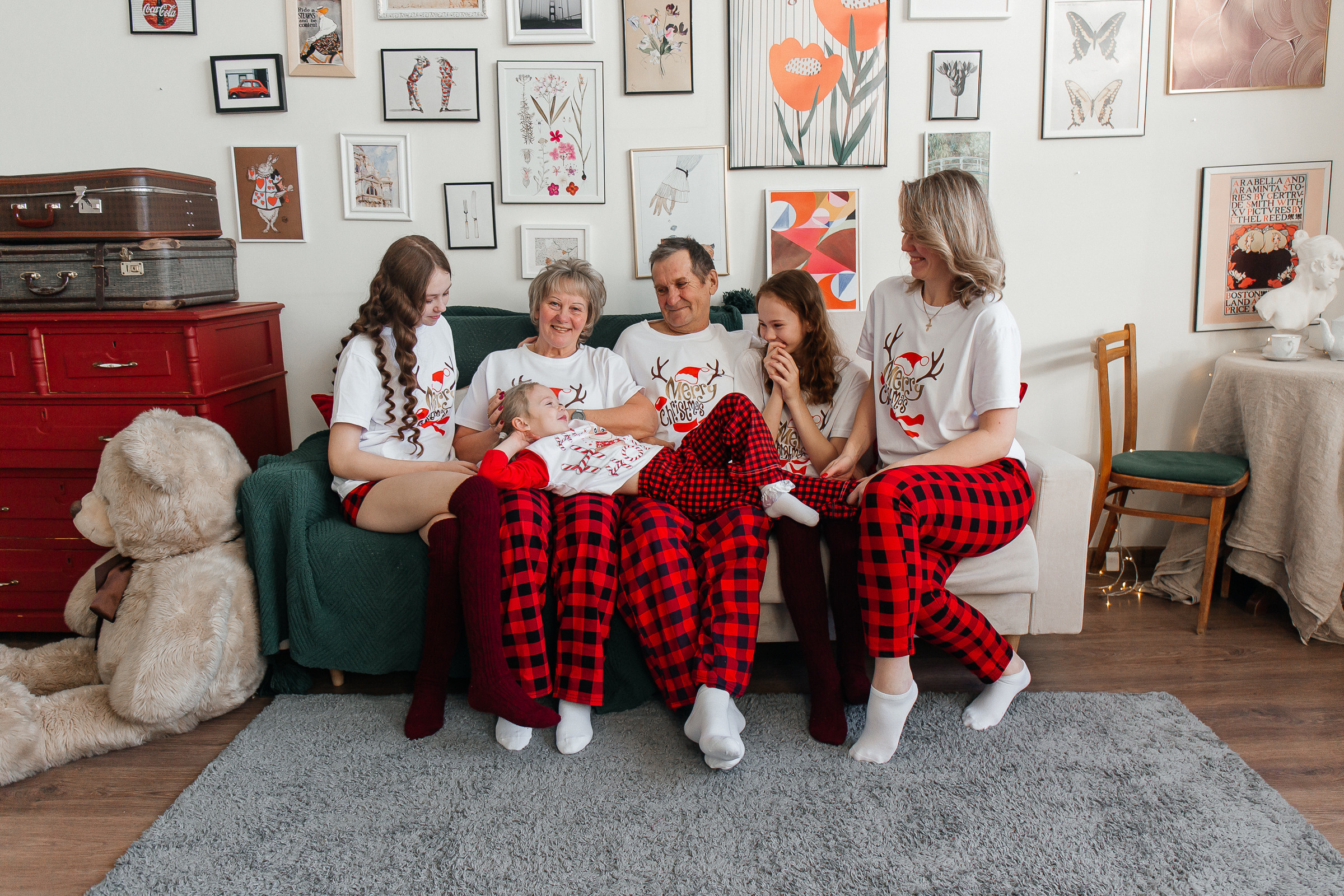 Новогодняя сказка. Для тех, кто не ждёт удачи, а создаёт её. Каждая фотосессия — это твой момент, твой стиль, твой успех. 📸