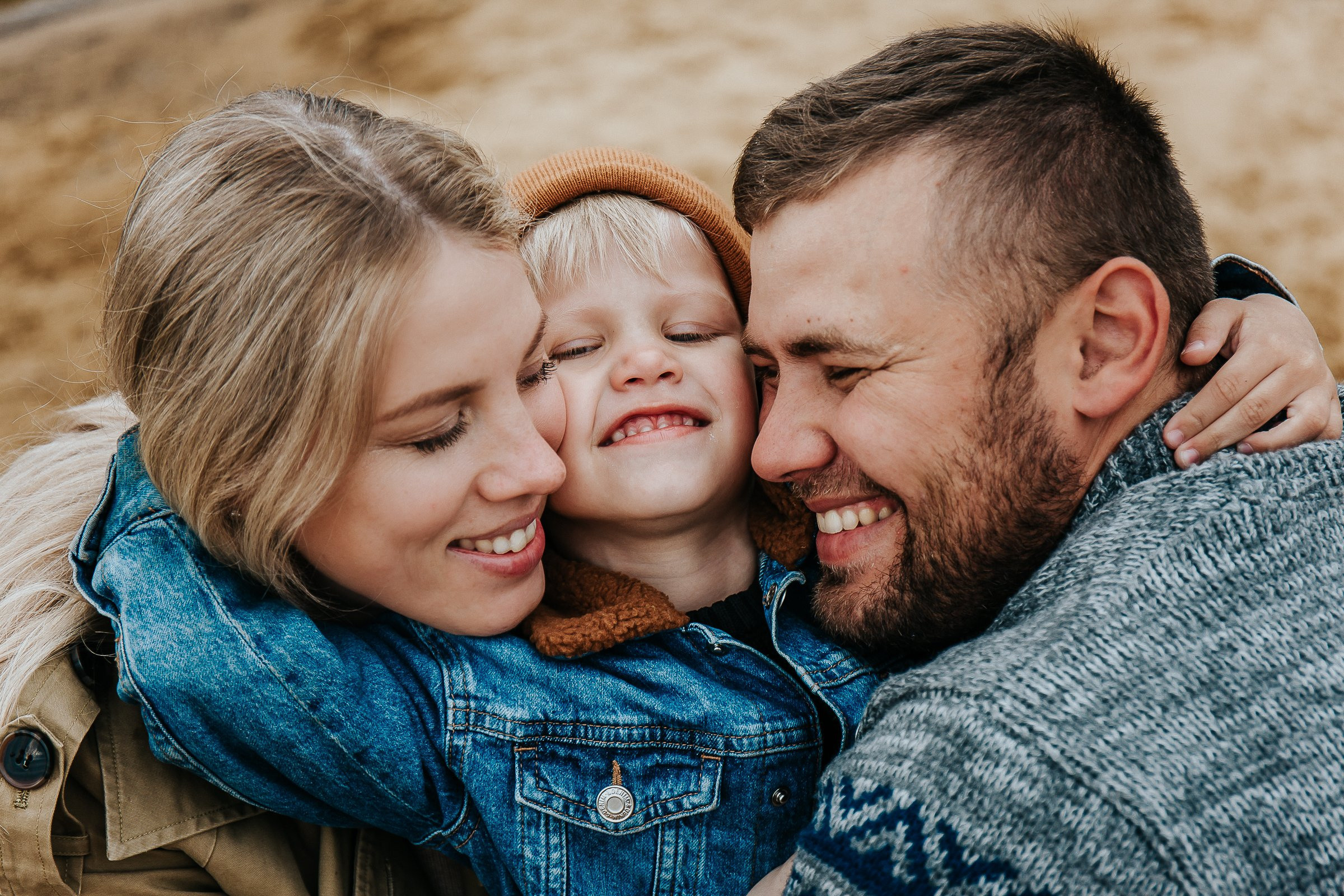 Рома и Лена. Для тех, кто не ждёт удачи, а создаёт её. Каждая фотосессия — это твой момент, твой стиль, твой успех. 📸