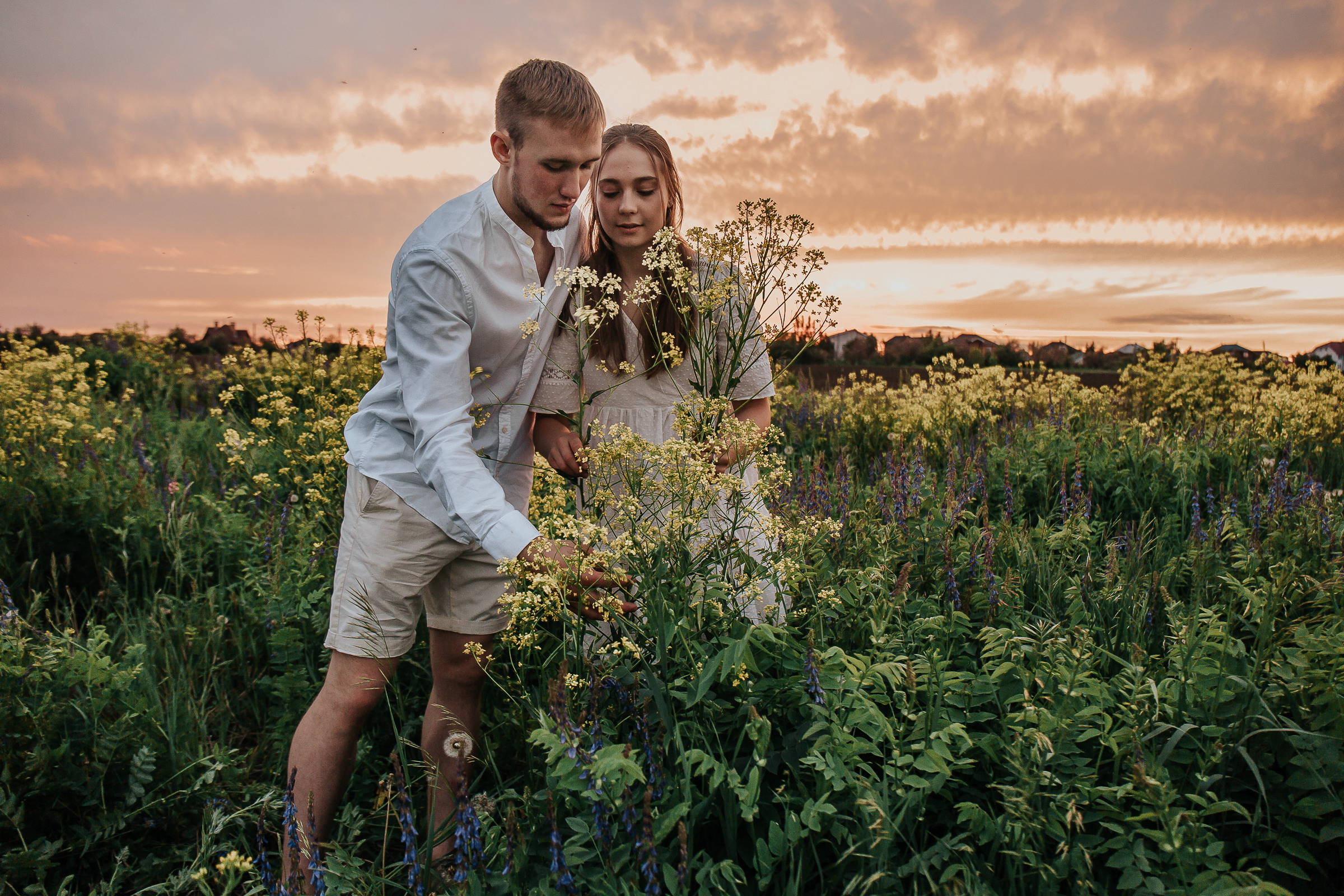 Закат. Для тех, кто не ждёт удачи, а создаёт её. Каждая фотосессия — это твой момент, твой стиль, твой успех. 📸