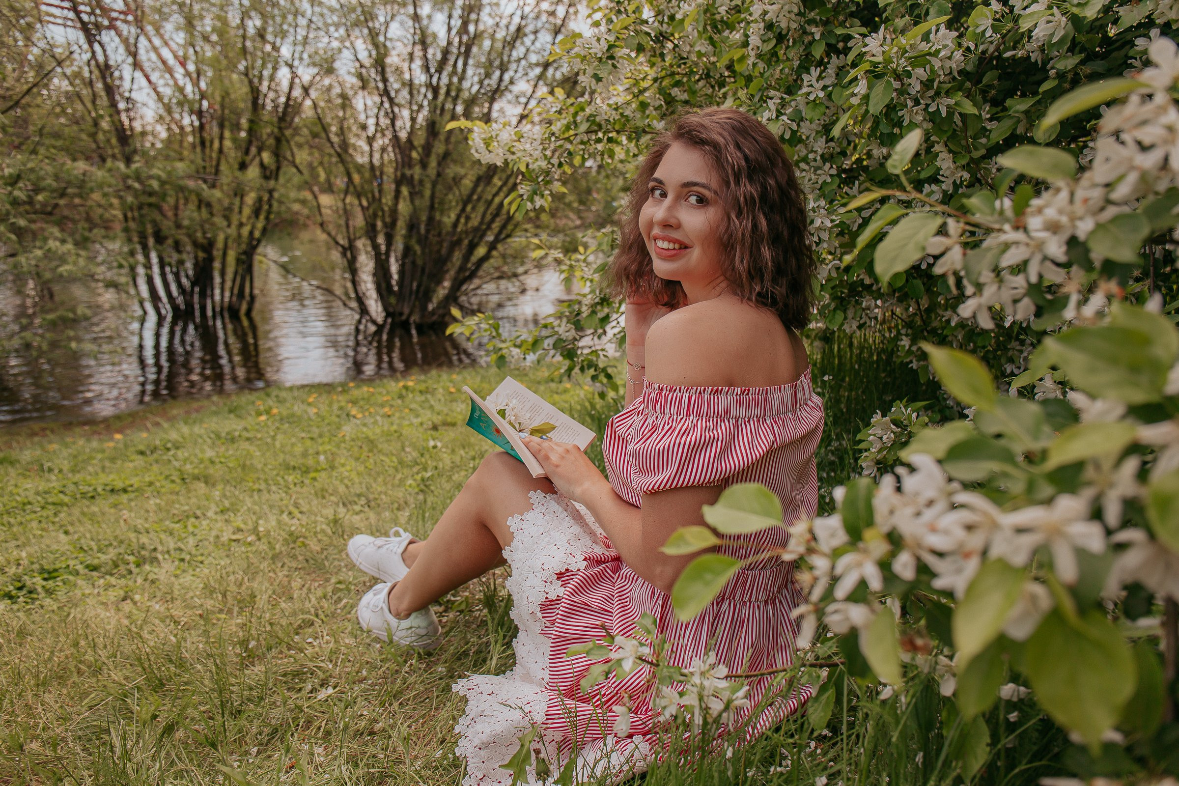 Набережная. Для тех, кто не ждёт удачи, а создаёт её. Каждая фотосессия — это твой момент, твой стиль, твой успех. 📸