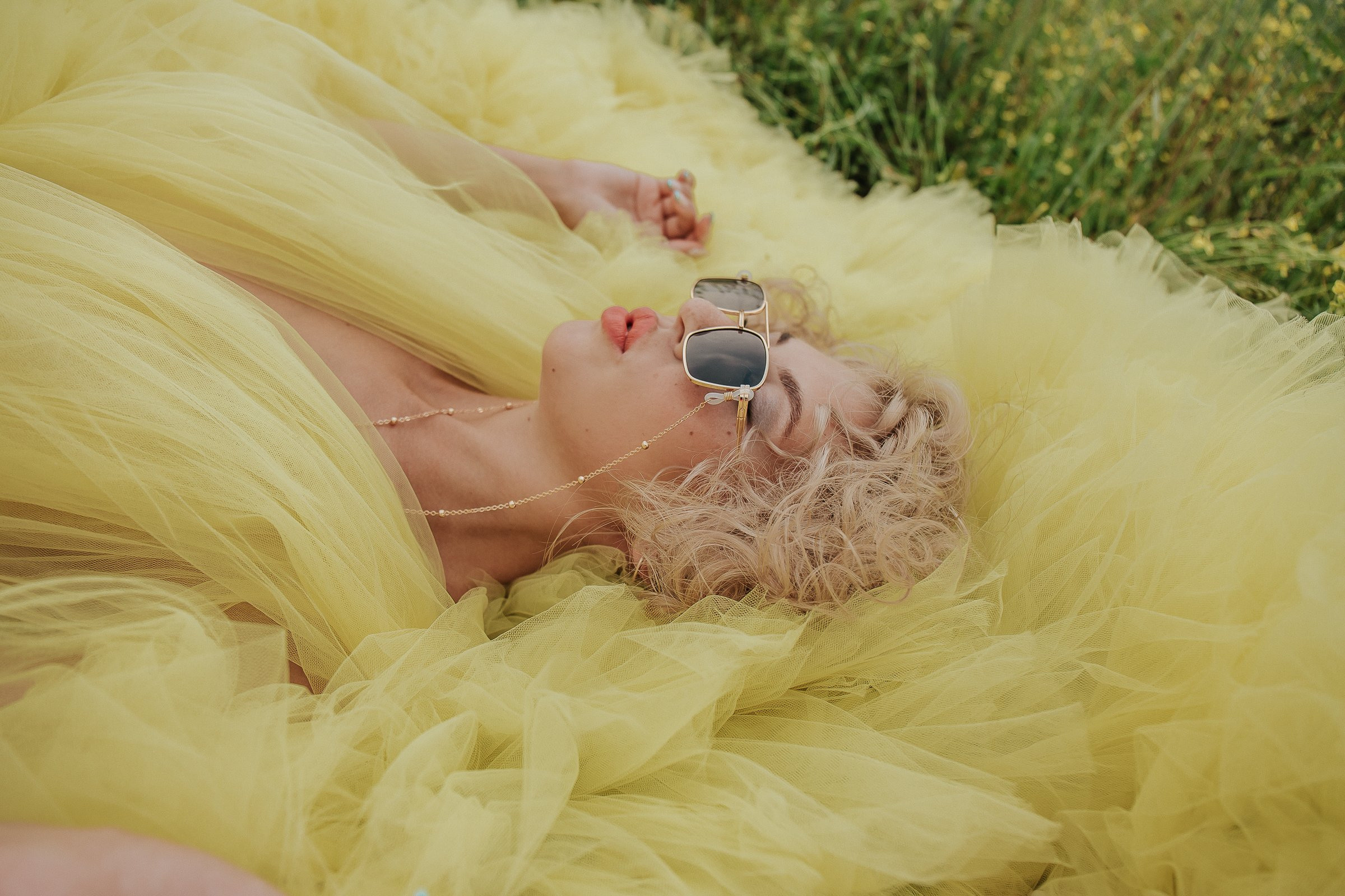 В поле. Для тех, кто не ждёт удачи, а создаёт её. Каждая фотосессия — это твой момент, твой стиль, твой успех. 📸