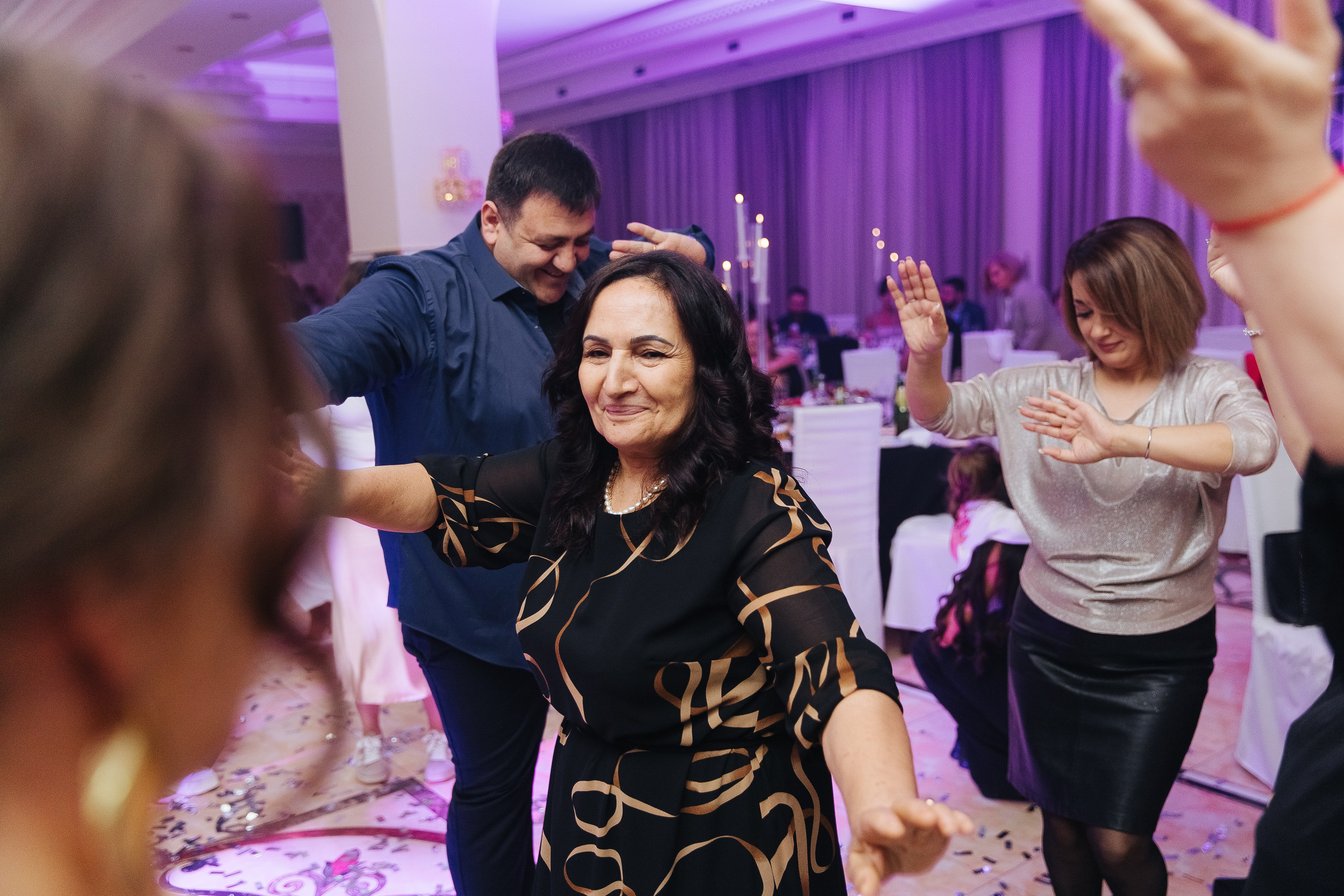 Ани и Назели. 35&5 День рождения, «Янтарь». Фотограф в Красноярске Надежда Воскресенская