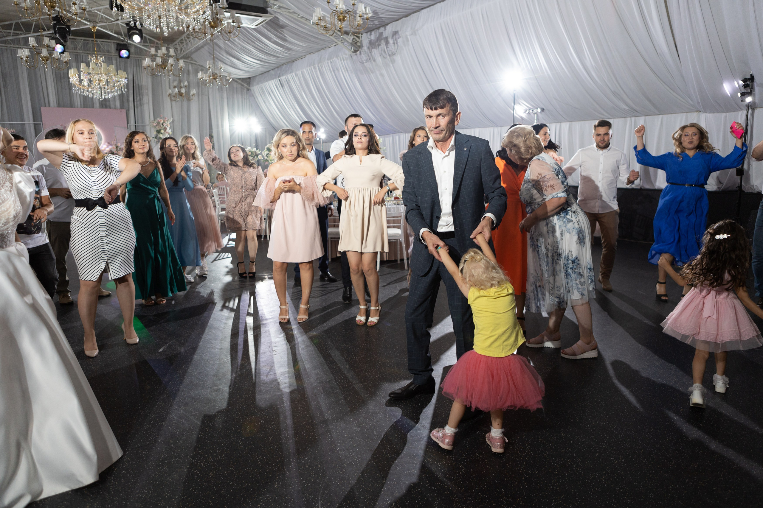 Свадебный фотограф Уфа — Руслан ГабдлисламовЖивые эмоции, красивые кадры, воспоминания на всю жизнь.Работаю по всей Республике Башкортоста. Свадебный фотограф Уфа Руслан Габдлисламов