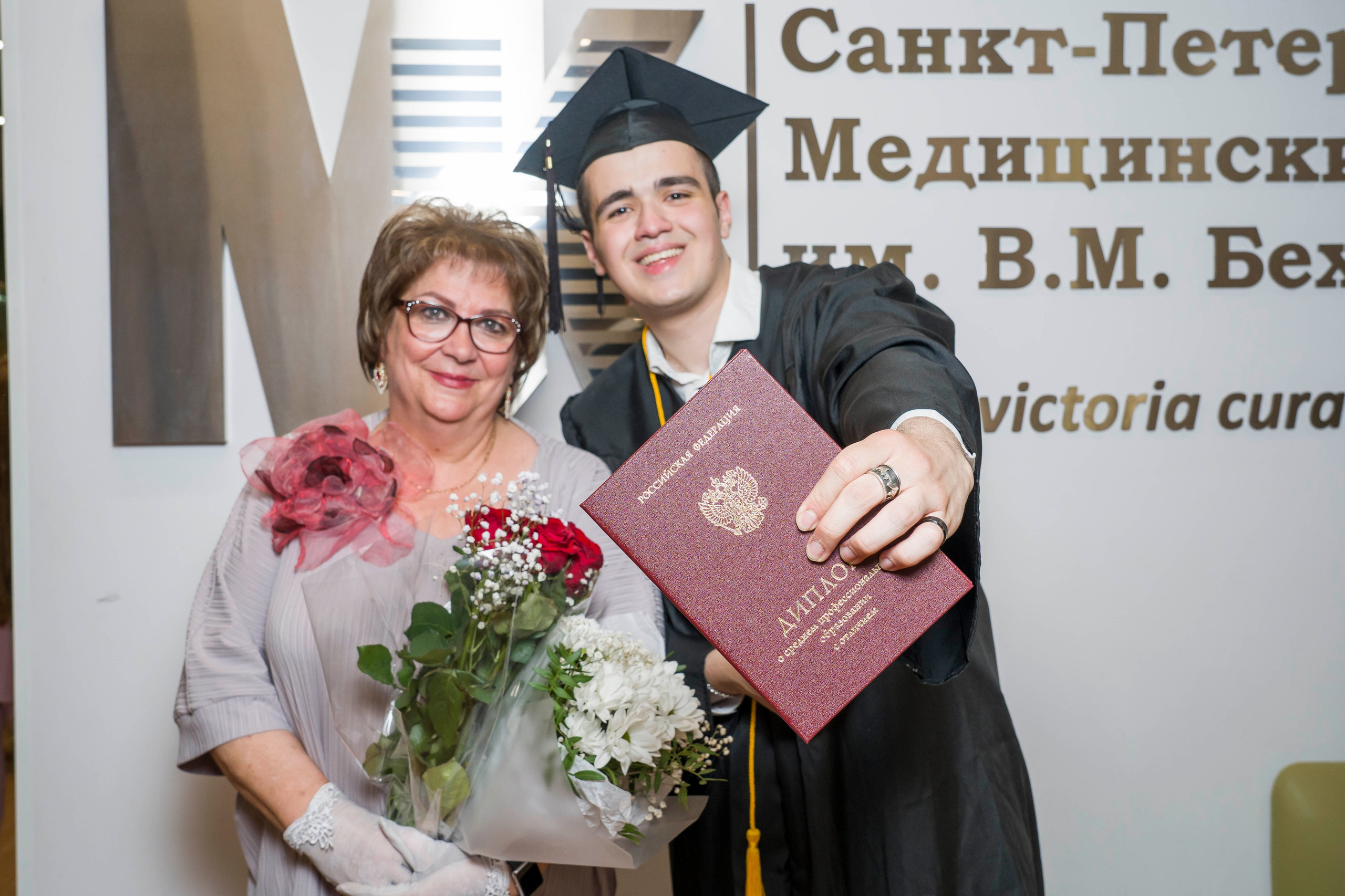 Выпускной в медколледже. Фотограф в Санкт-Петербурге. Репортажная и все съёмки для бизнеса