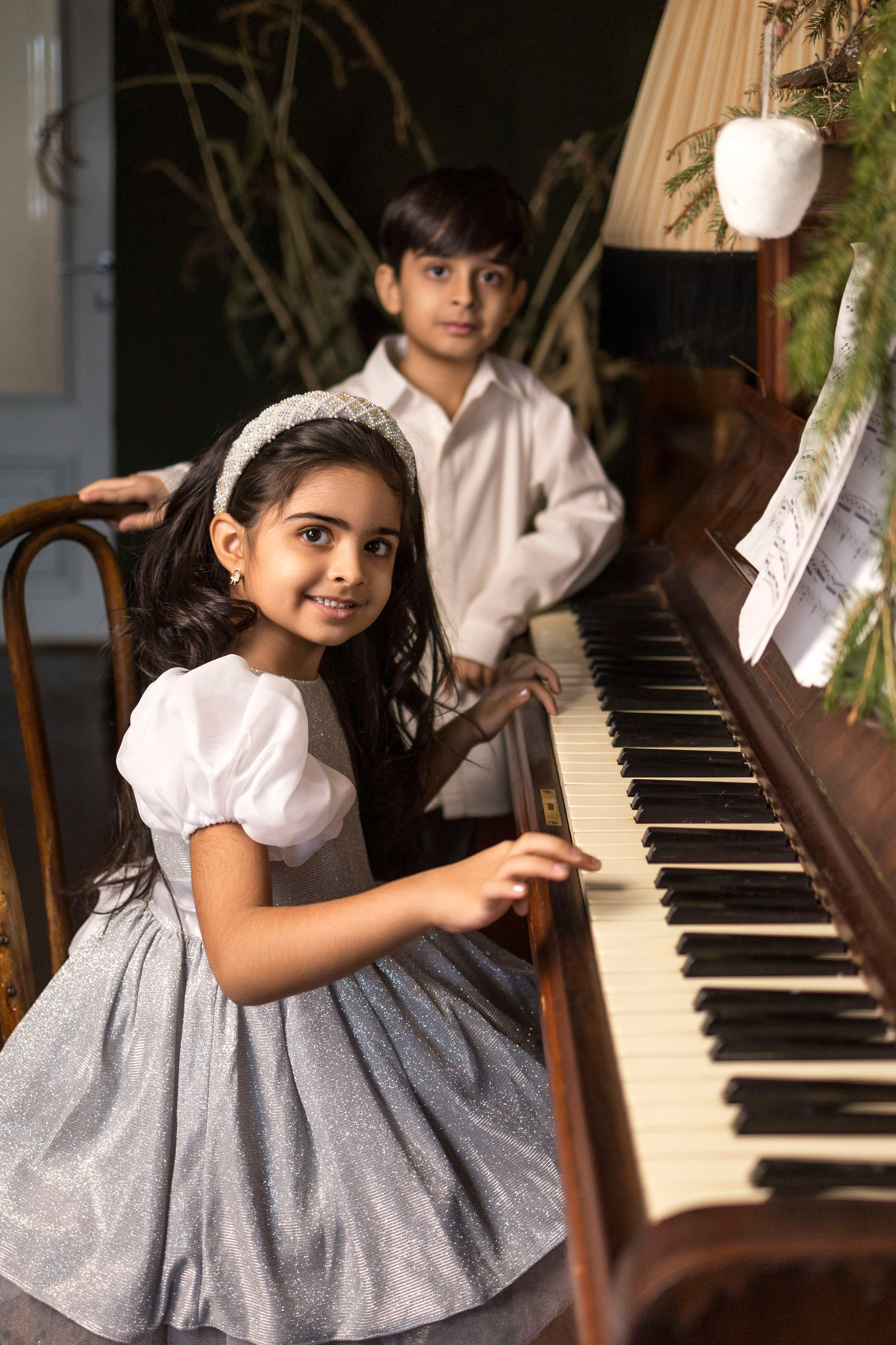 Братик и сестричка в Новый год. Фотограф в Одинцово и Москве Анастасия Летовальцева