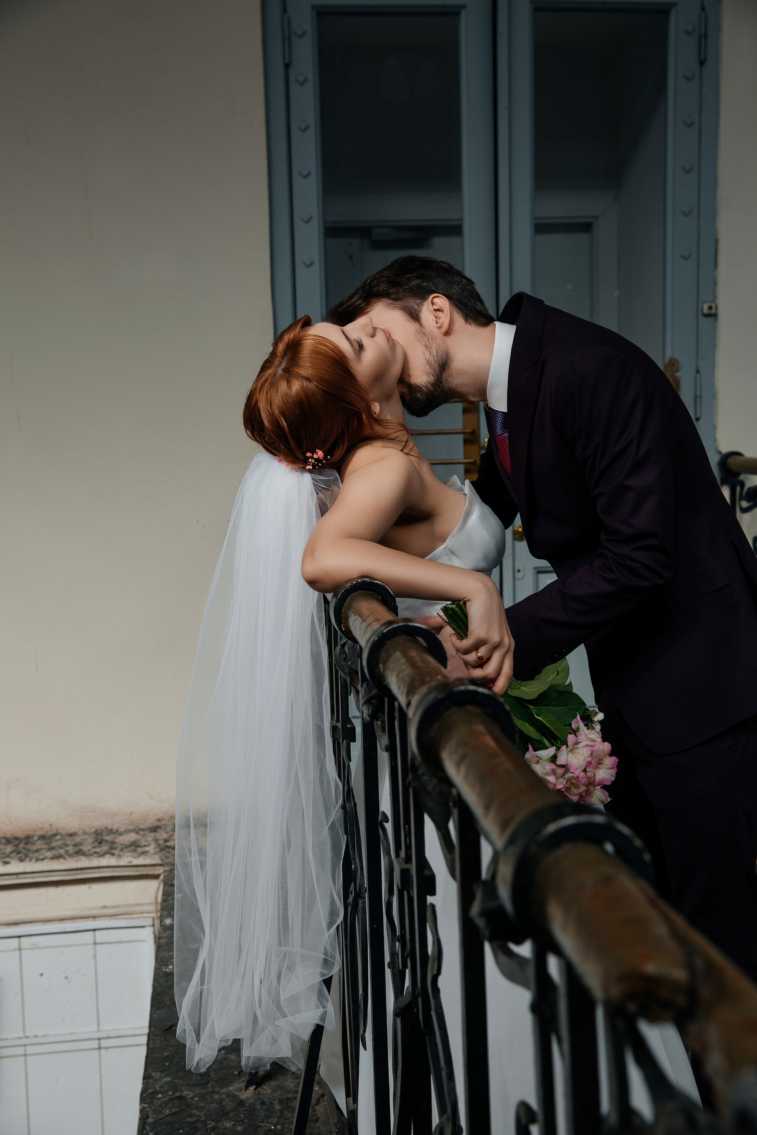 Первый ЗАГС и Фотосессия на Витебском в апреле. Свадебный фотограф в Санкт-Петербурге Вика Стукачева