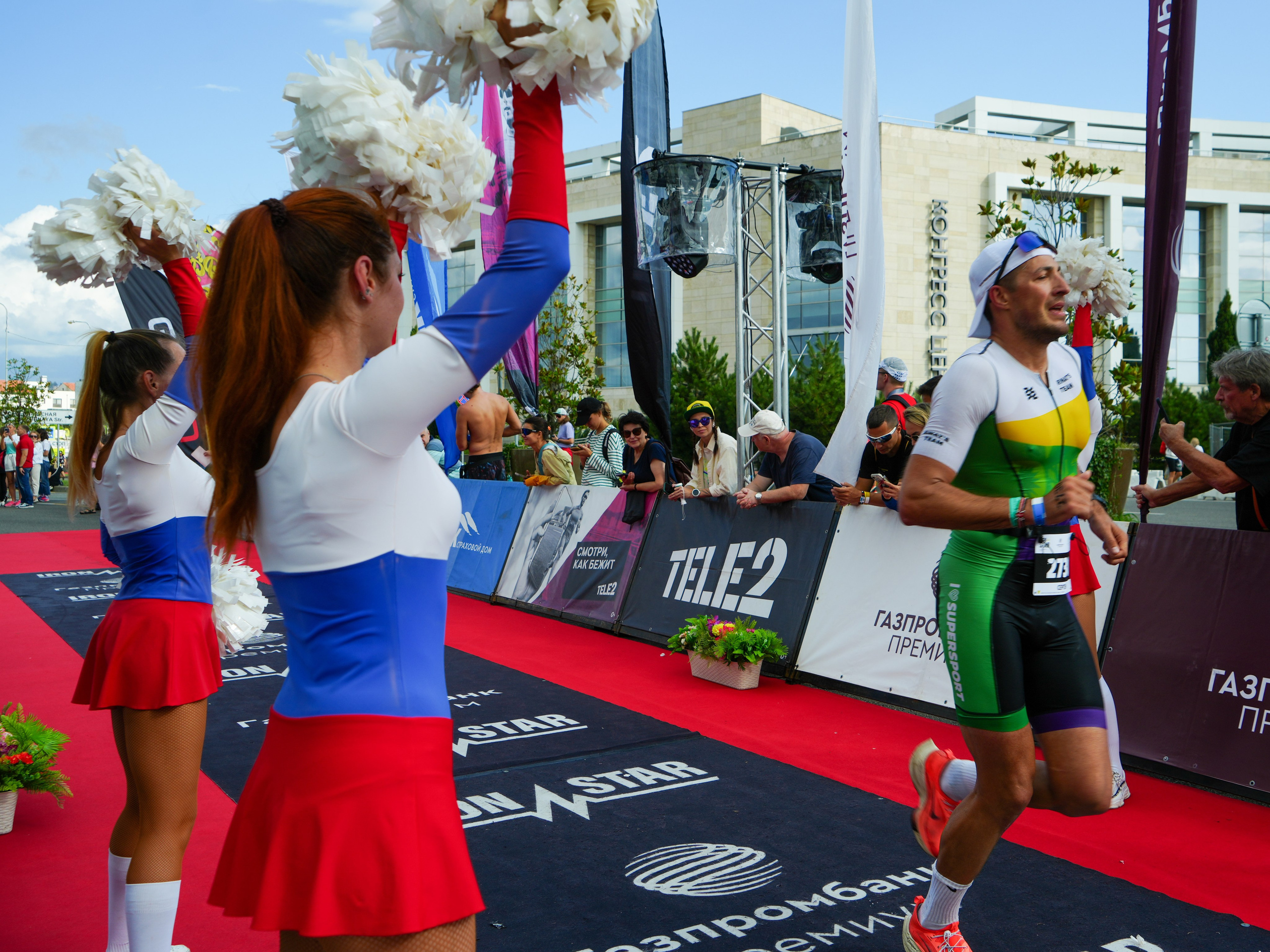 Фотоотчет партнерской интеграции для компании TELE2 на фестивале Ironstar. Репортажный фотограф в Красной Поляне и Сочи Павлюченко Екатерина