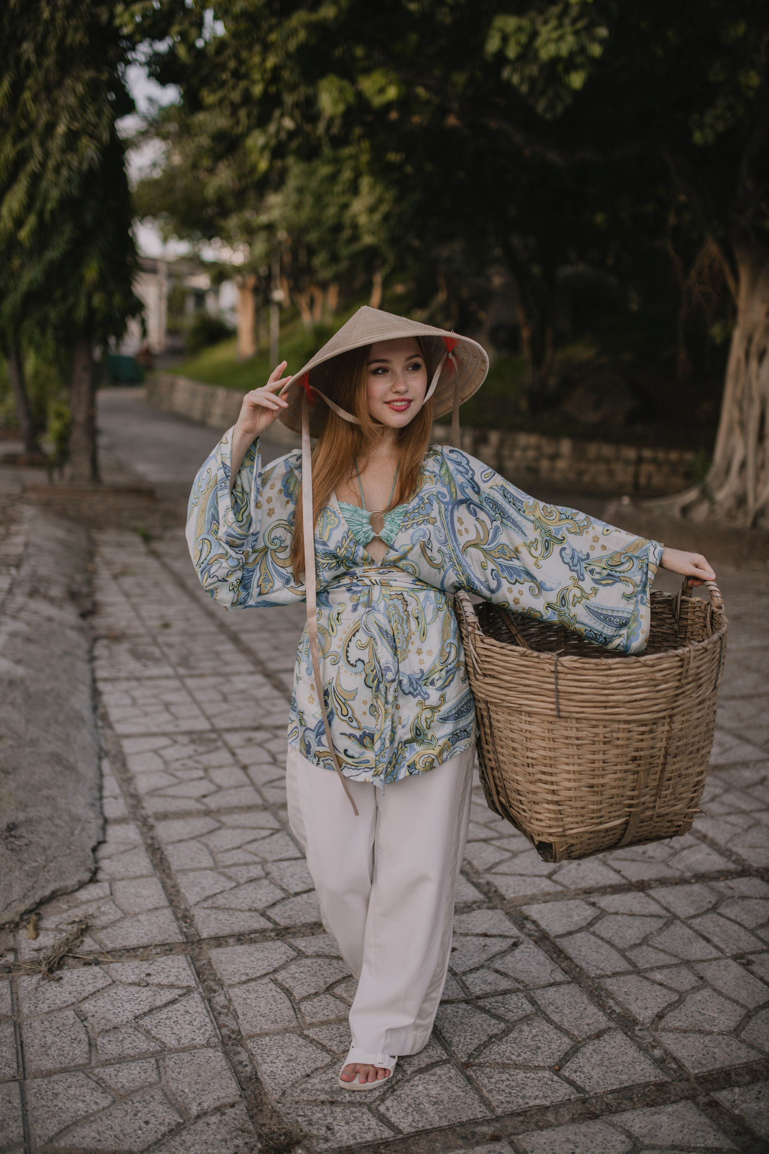 Елизавета на улицах Вьетнама. Главная