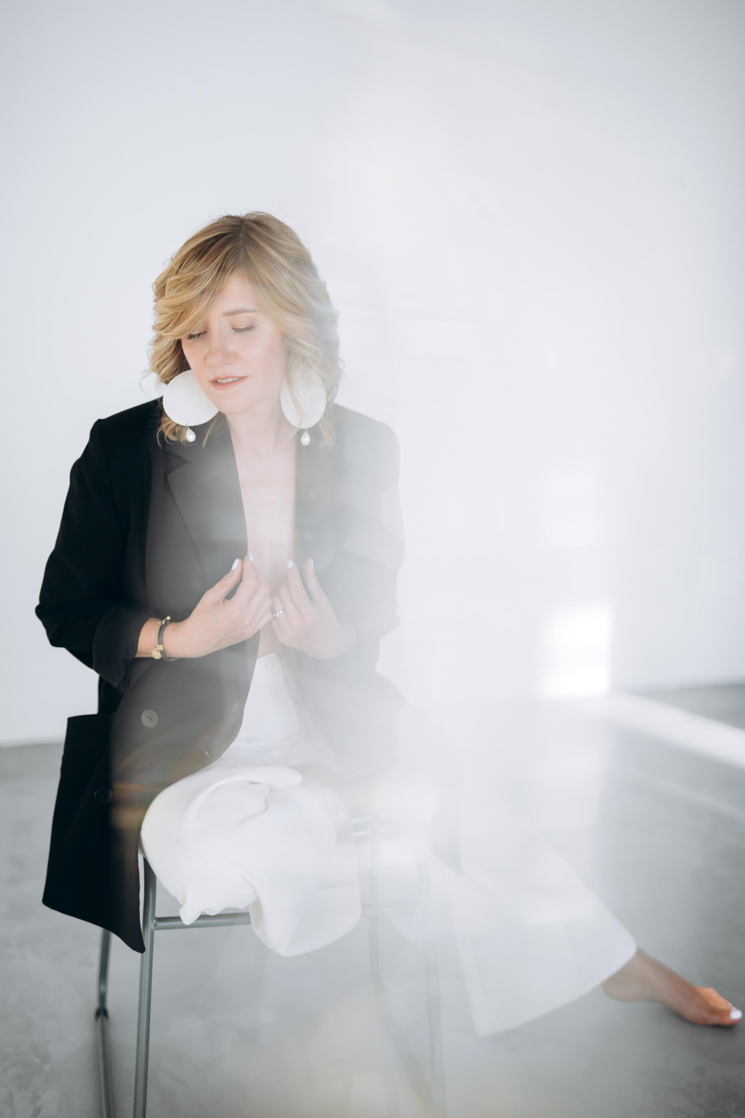 Ludmila, pure light. Портретный женский фотограф Минск Беларусь Алена Янович