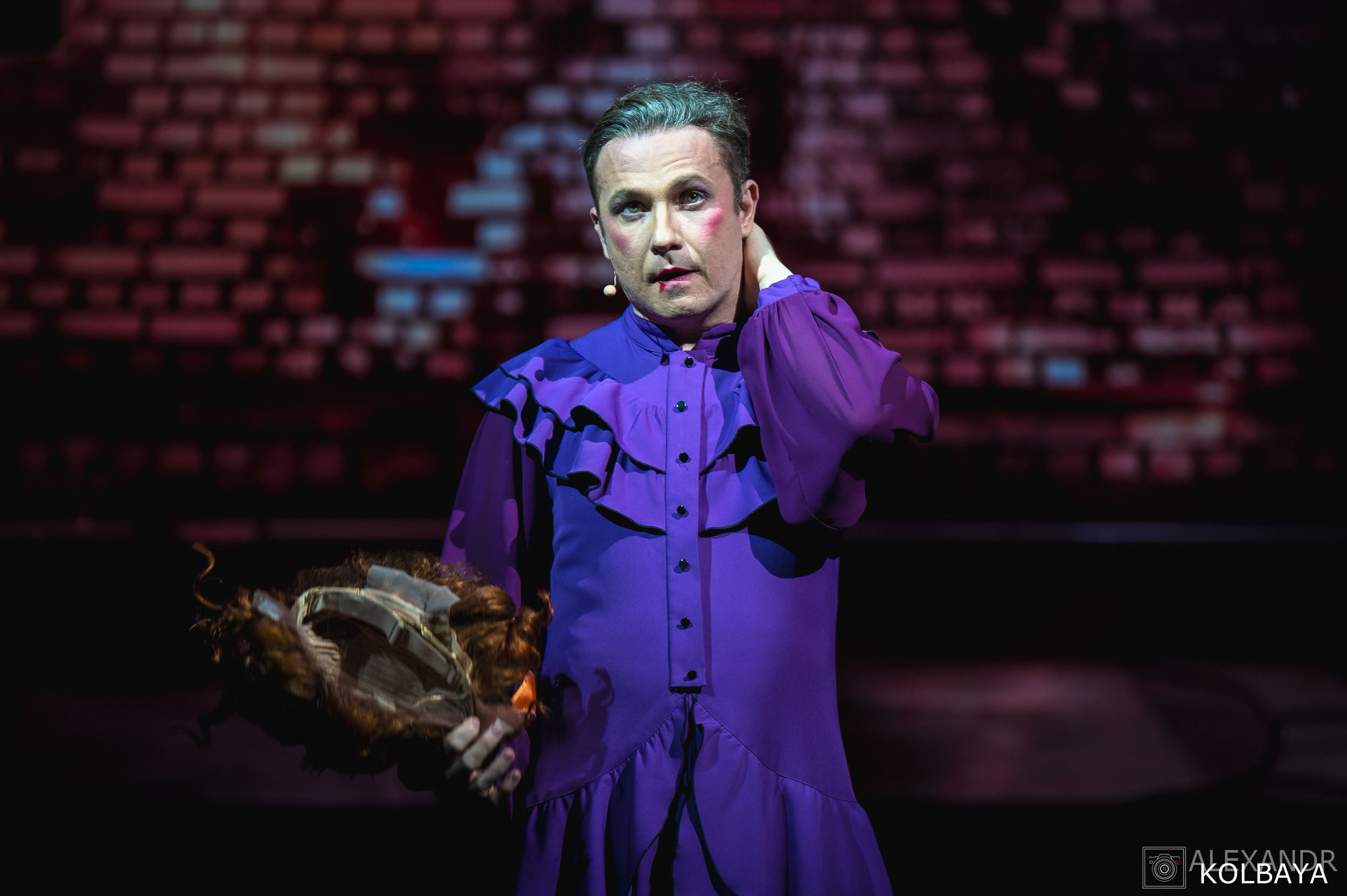 Фотографии со спектакля «Привет, я тетя Чарли». Концертный и театральный репортажный фотограф в Москве Александр Колбая