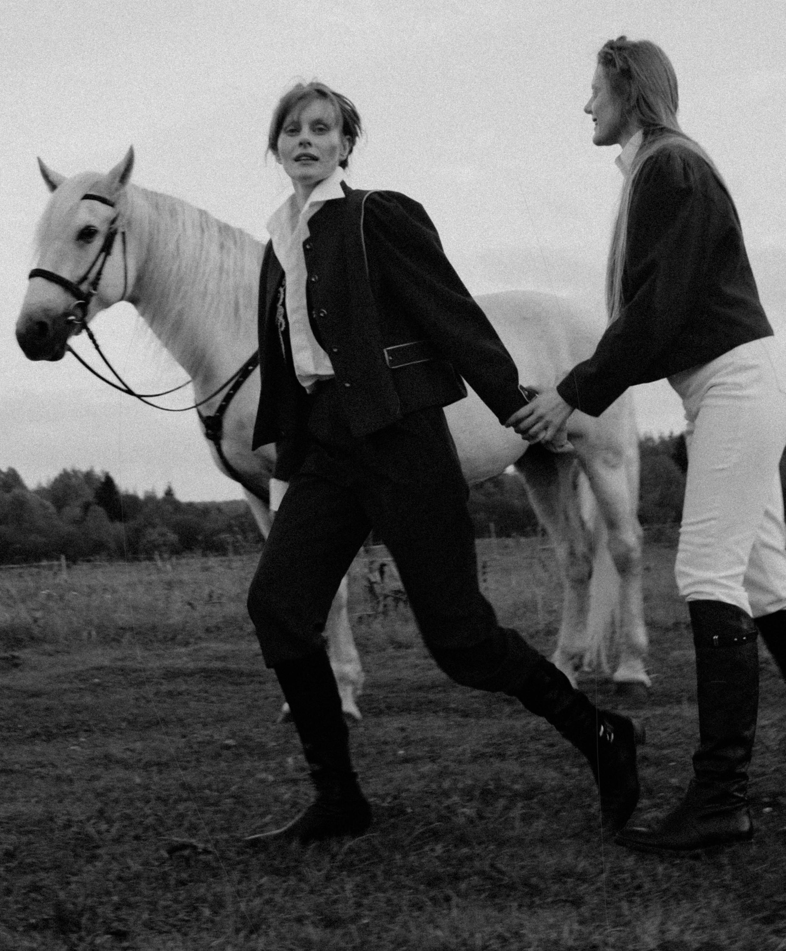 Behind your shoulders. Фотограф и Стилист в Санкт-Петербурге Алеся Хомиченок и Игорь Гарин