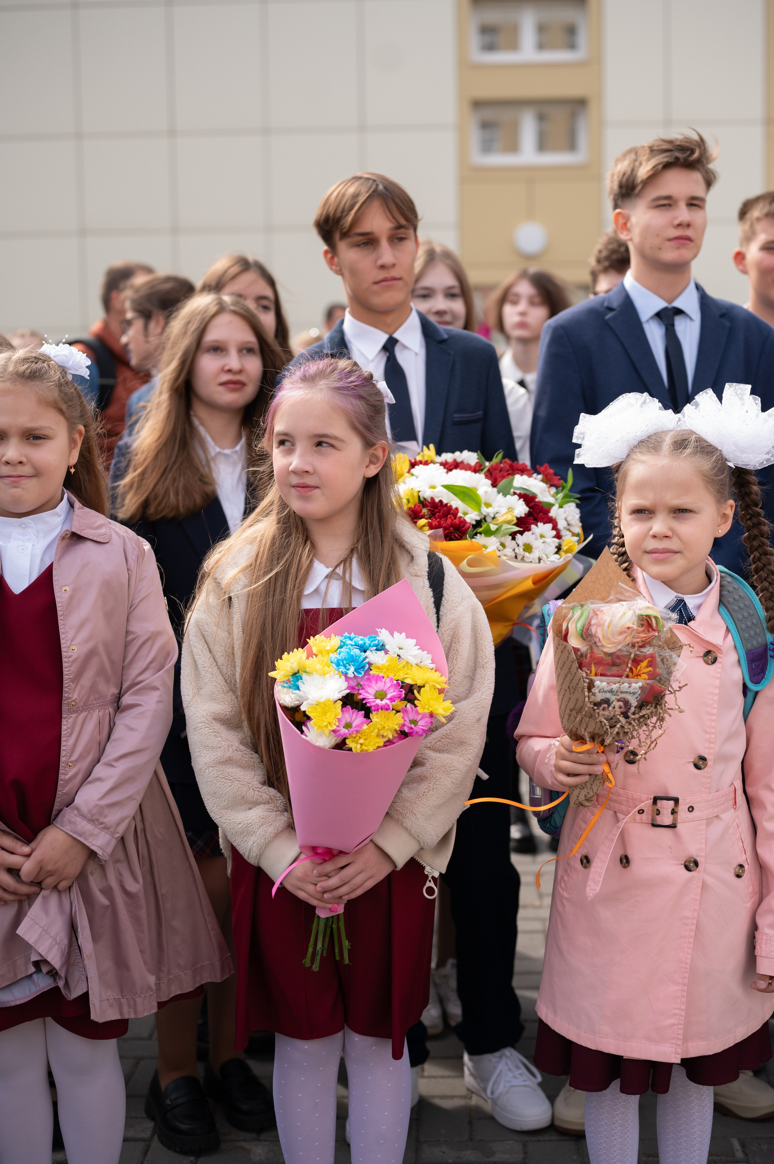 1 сентября 16 гимназия 2 класс (линейка + в классе+ на улице). Фотограф новорожденных, семейный детский в Тюмени Татьяна Морозова
